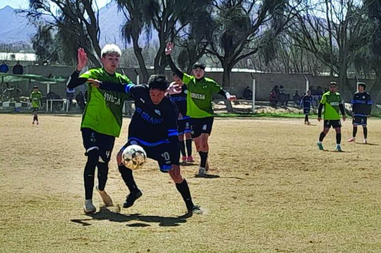 FÚTBOL DE FAMATINA: SAN VICENTE, JORGE NEWBERY, LA BOCA Y EL ROJO AVANZARON A SEMIFINALES