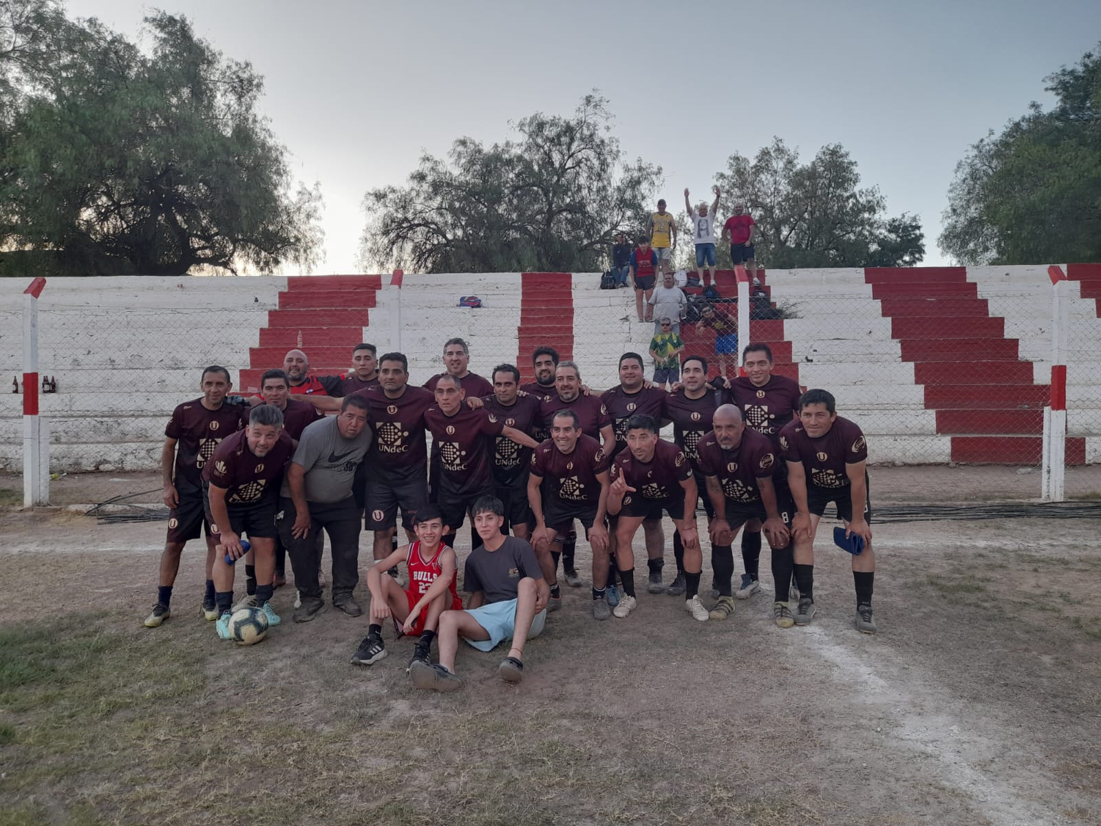 FÚTBOL SENIORS: UNIVERSITARIO Y VIÑAS RIOJANAS, LOS FINALISTAS DE LA LIGUILLA DE LA “A” 