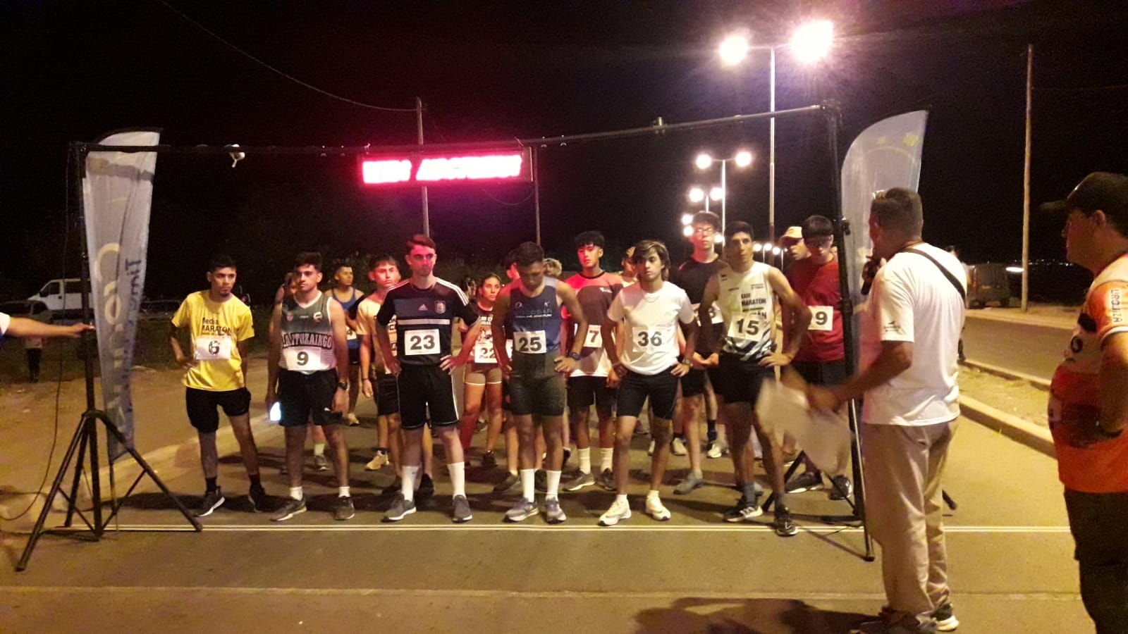 CARRERA NOCTURNA: LEO BARRERA GANÓ “ESPERANDO LA NAVIDAD”