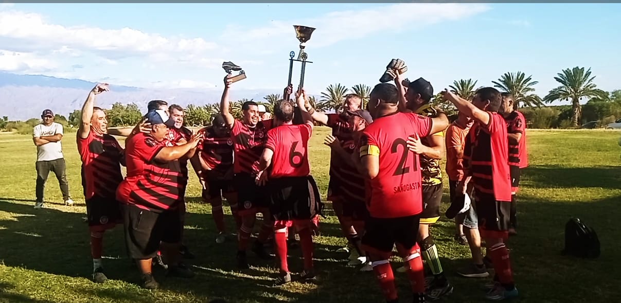 FÚTBOL MAXIVETERANOS: SAN SEBASTIÁN DE SAÑOGASTA GRITÓ CAMPEÓN