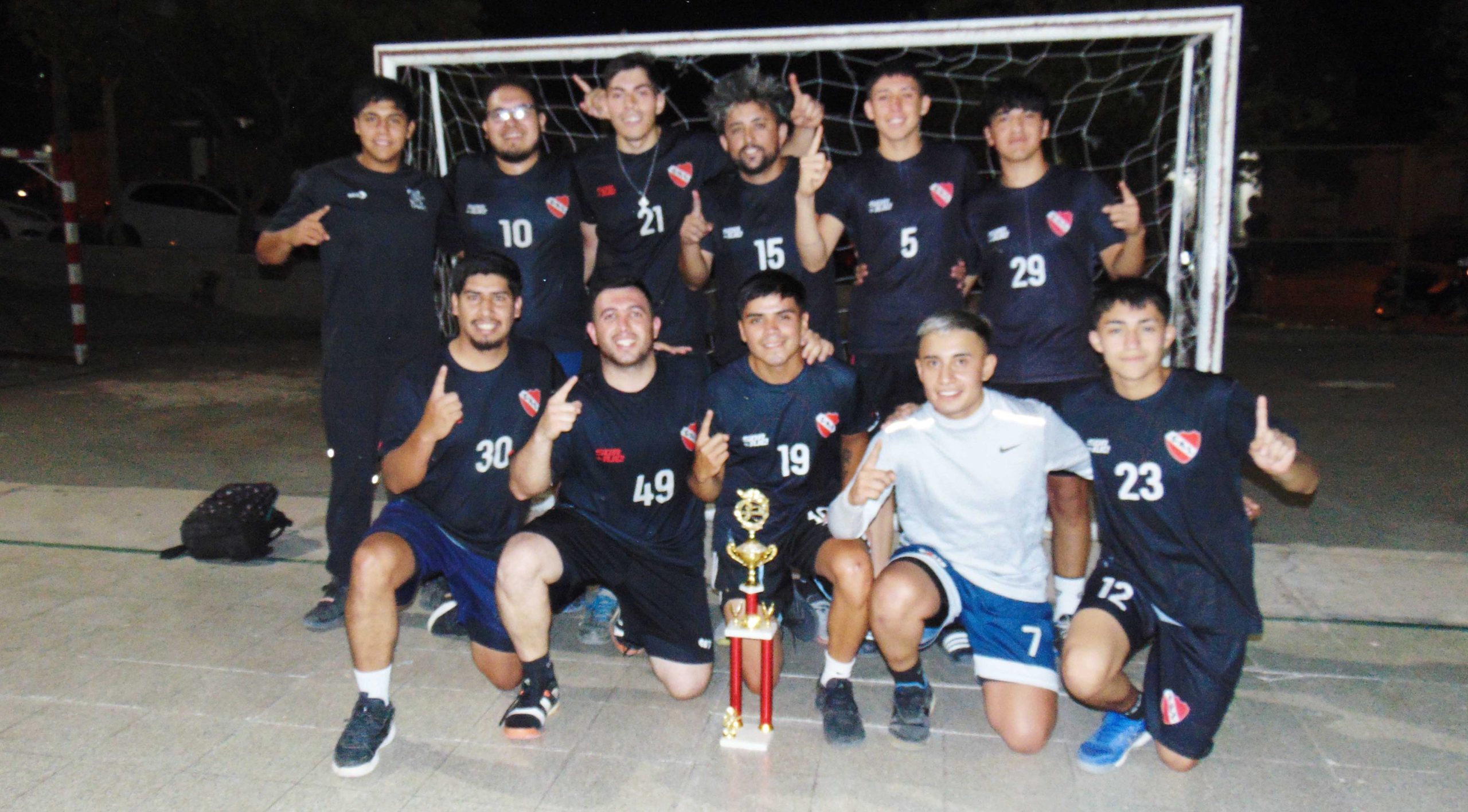 HANDBALL: EL TORNEO DE VERANO FUE PARA INDEPENDIENTE EN DAMAS Y CABALLEROS