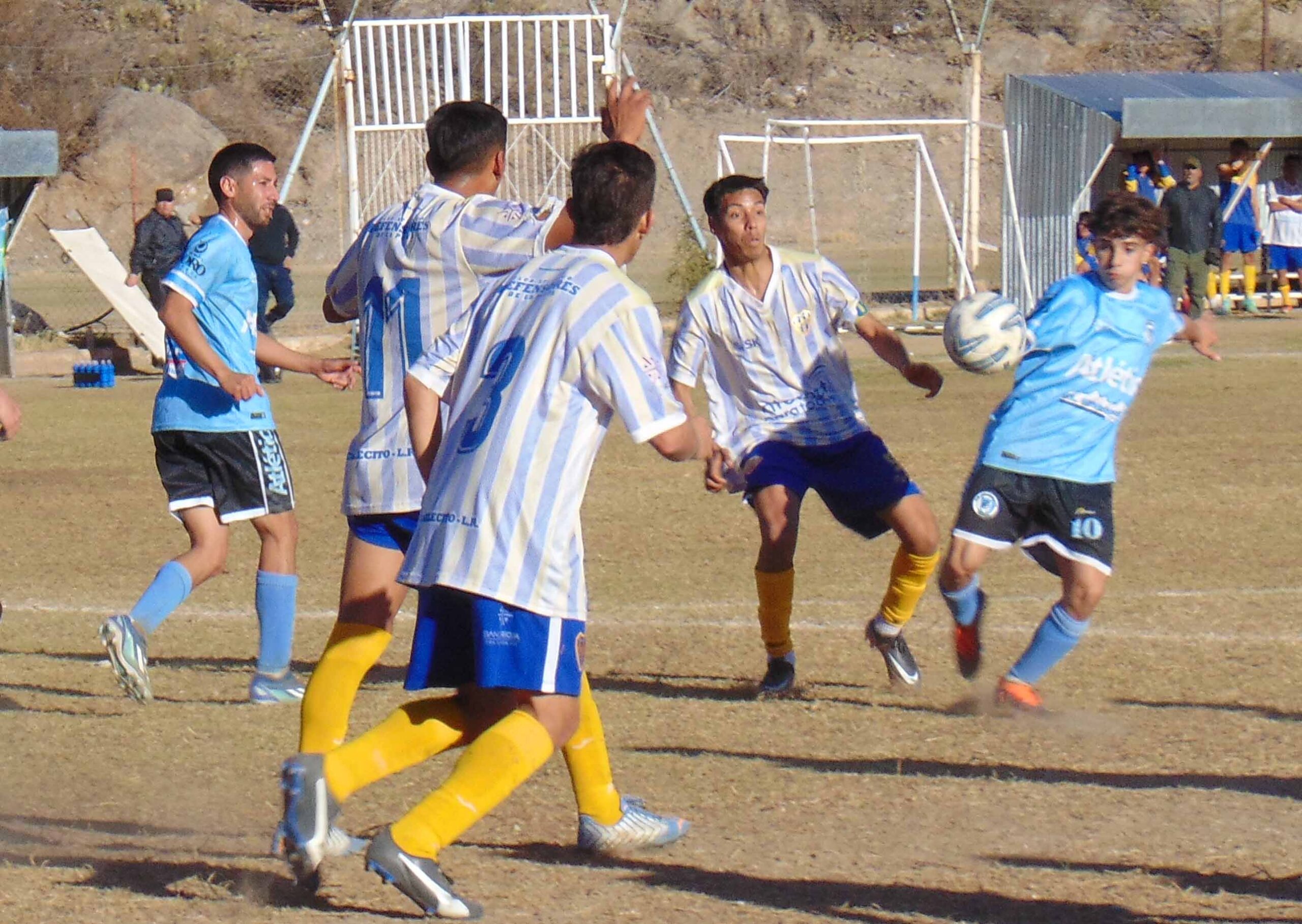 FÚTBOL – 15º FECHA: “DEFE” NO PUDO CON ATLÉTICO Y SE ALEJA DE LA CIMA DE LA ZONA