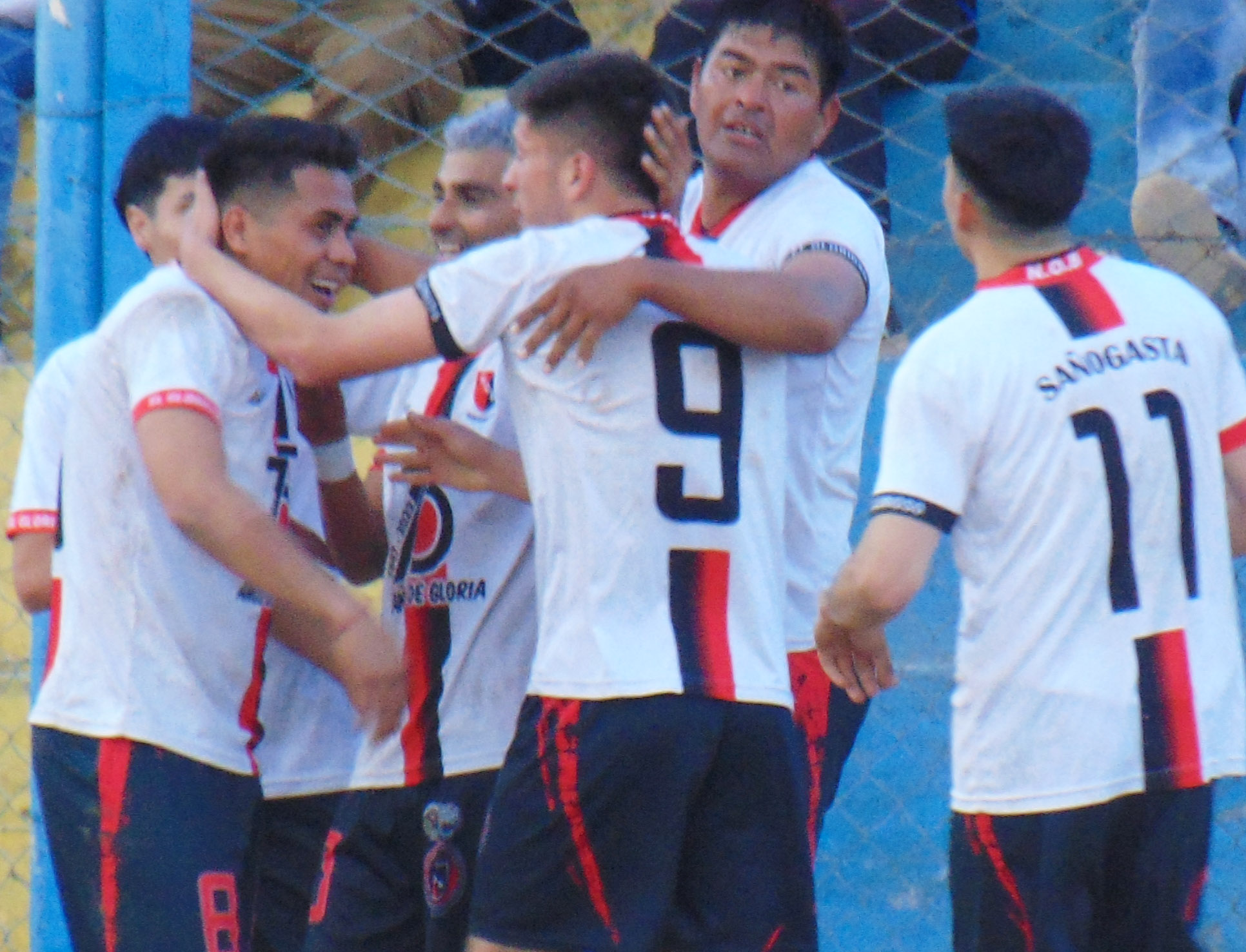 FÚTBOL – 15º FECHA: EL ROJINEGRO DE SAÑOGASTA GANÓ, Y DA PELEA EN LA ZONA “A”