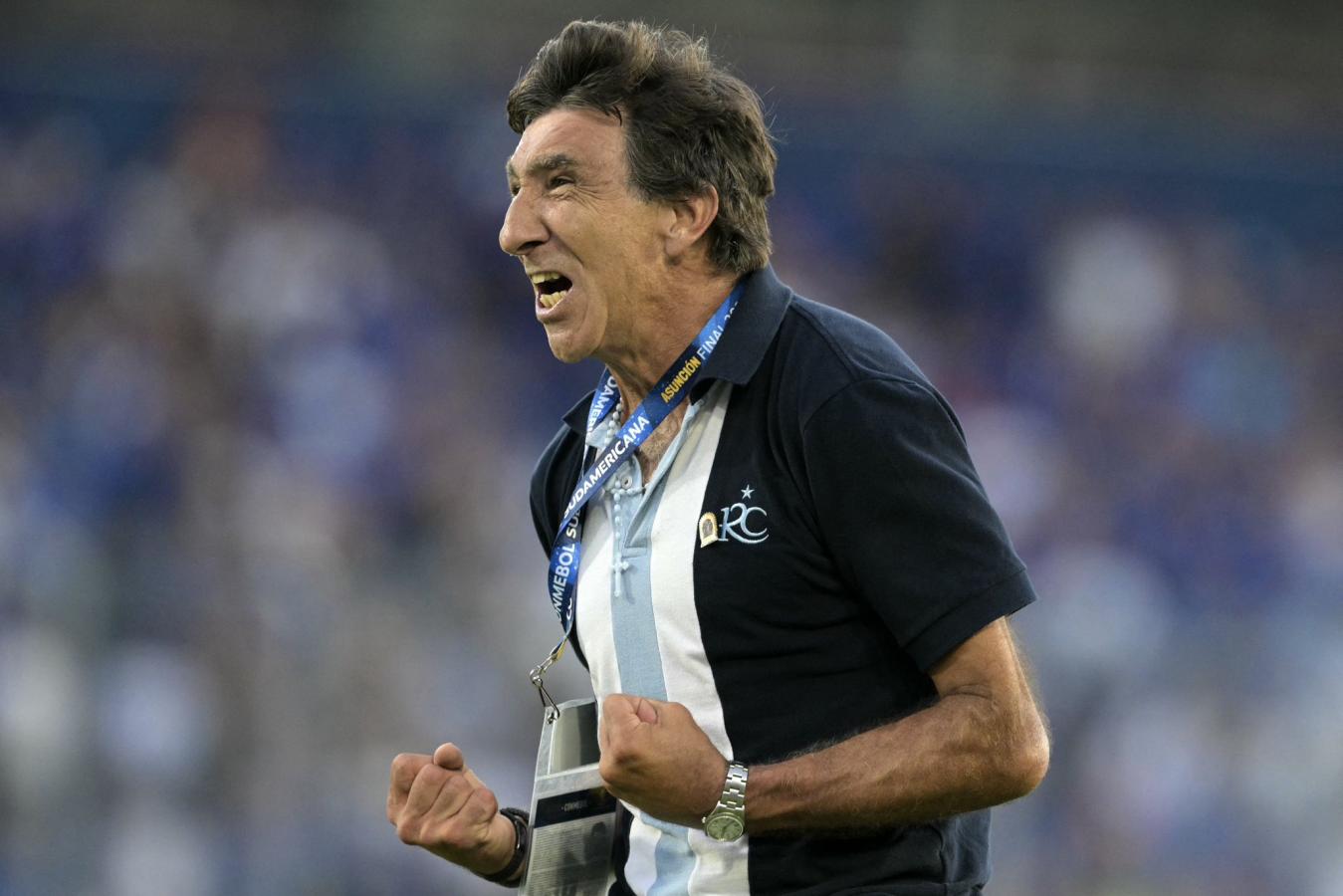 HUBO ARREGLO, Y GUSTAVO COSTAS SE QUEDA COMO DT DE RACING