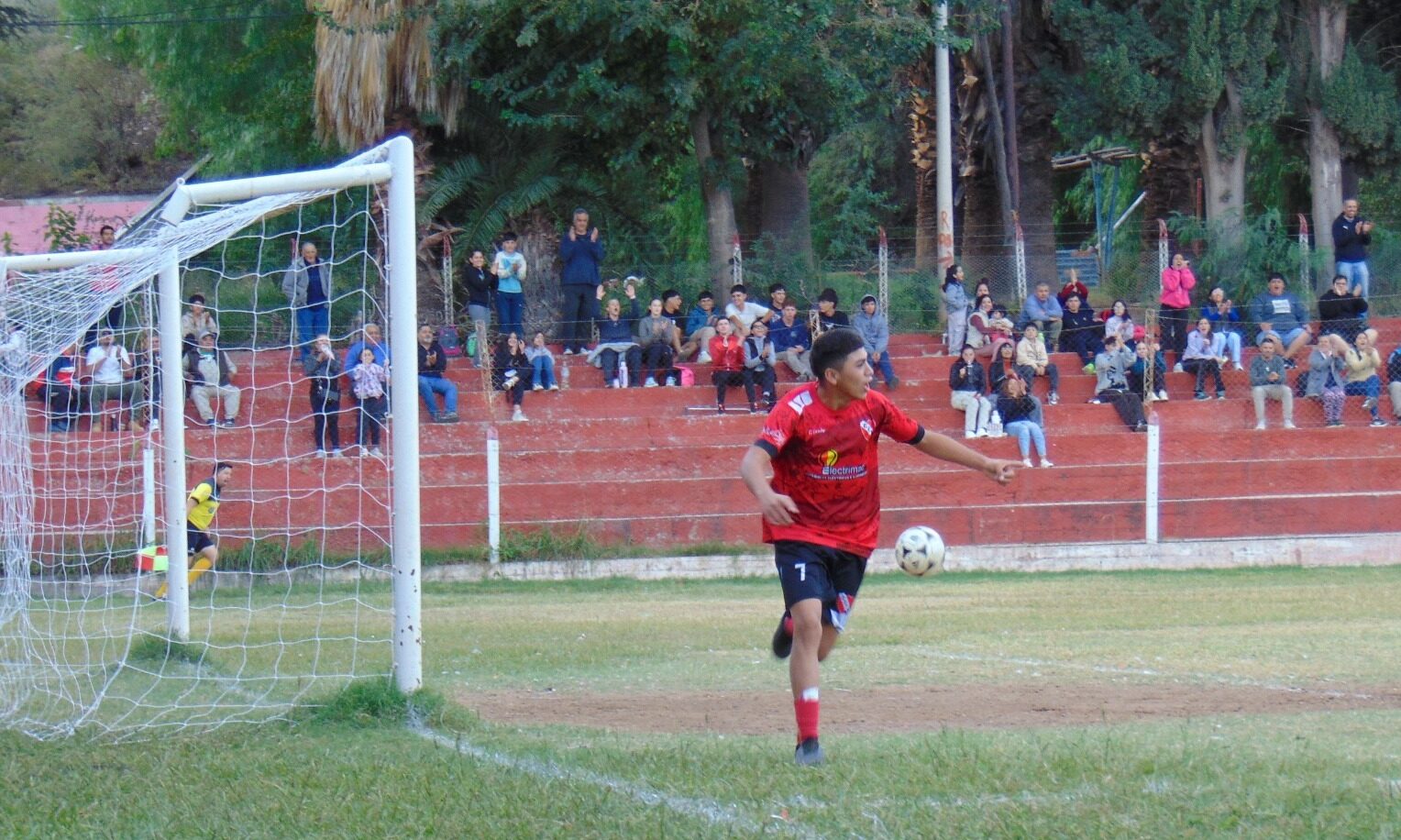 FÚTBOL SUB.16: INDEPENDIENTE LE GANÓ A TESORIERI, Y ES EL PRIMER FINALISTA DEL PROVINCIAL