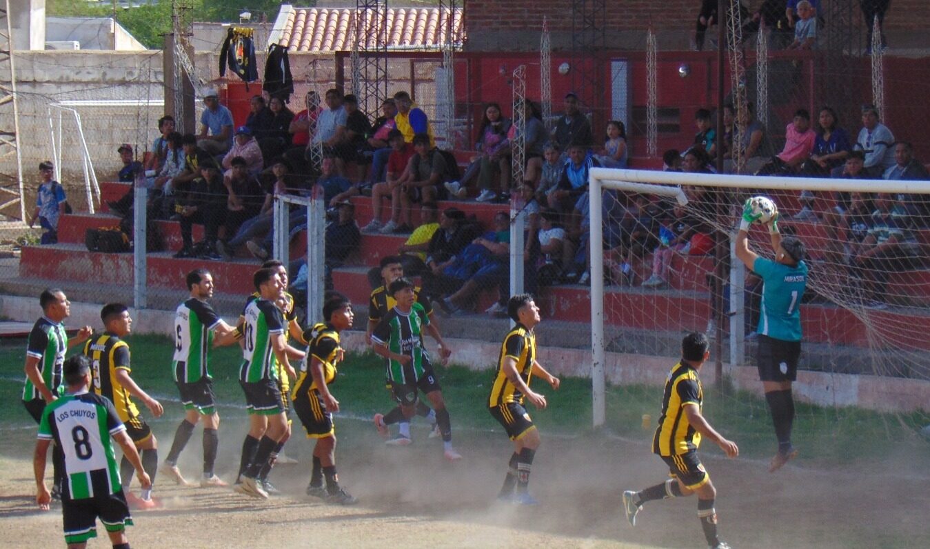 FÚTBOL – 17ºFECHA: ESTRELLA FESTEJÓ EN EL FINAL, CON GOL DE ARQUERO DE LA MITAD DE CANCHA