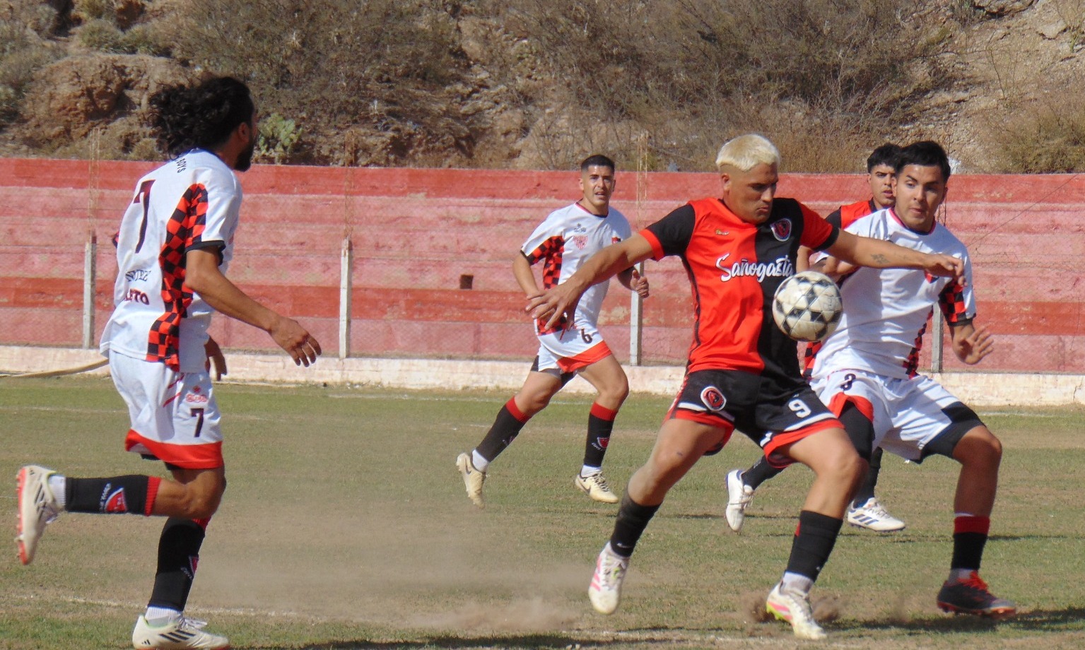 FÚTBOL – 17º FECHA: ENTRE LOS NEWELL´S, EL DE SAÑOGASTA ELIMINÓ AL DE LA CIUDAD