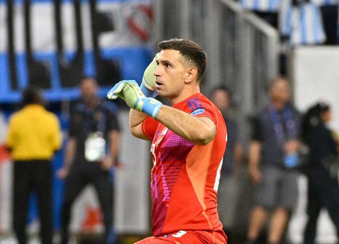 SE CAYÓ EL PASE DEL DIBU MARTÍNEZ AL MANCHESTER UNITED