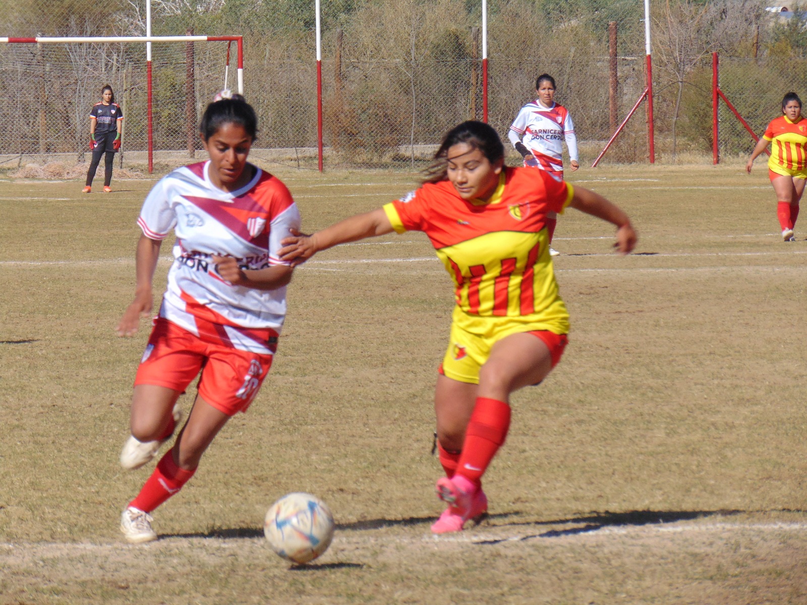 FÚTBOL FEMENINO: LOS CHUYOS PERDIÓ, Y DEFE ALCANZÓ LA CIMA DE LA ZONA “A”