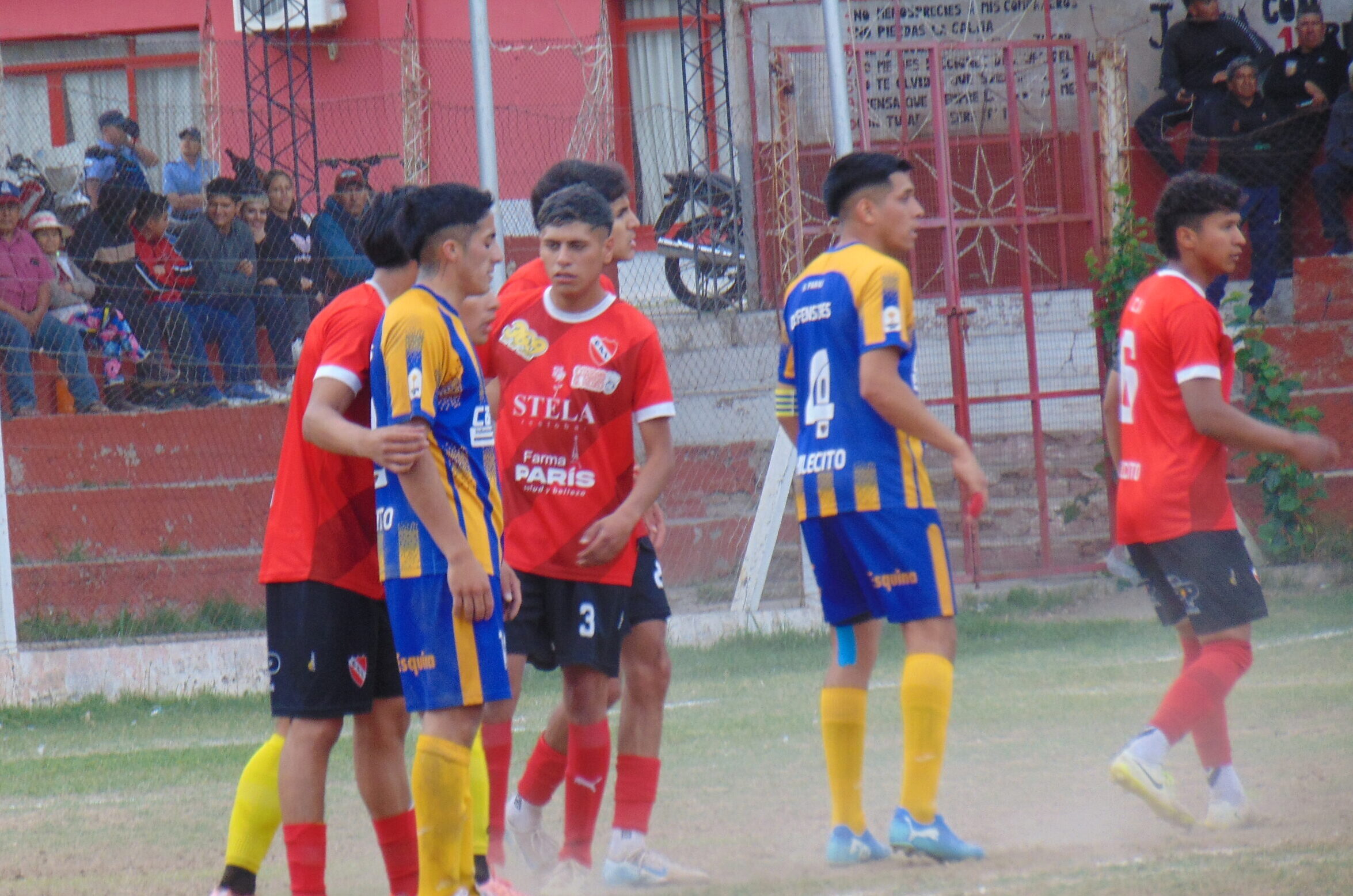 FÚTBOL LIGA: DEFE VS. INDEPENDIENTE, SALE EL PRIMER SEMIFINALISTA DE LA LIGUILLA