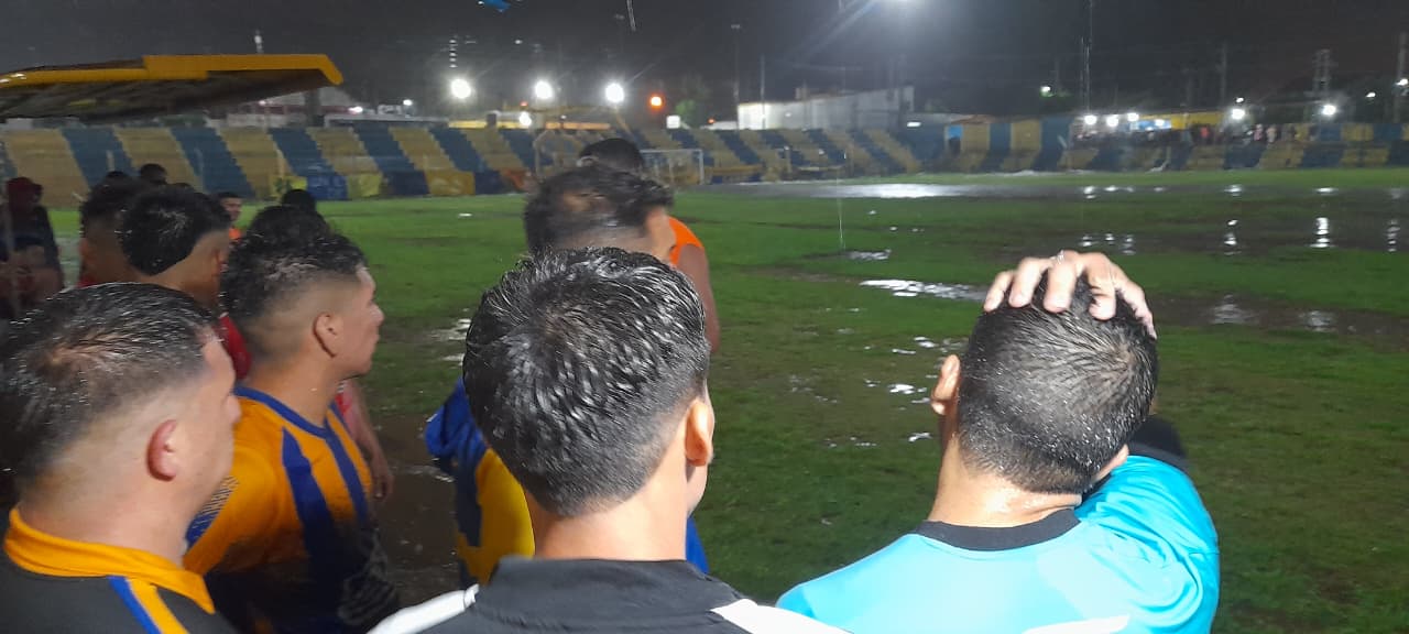 FÚTBOL – LIGA CHILECITEÑA: DEFE Y LOS ANDES, JUGABAN LA FINAL DE IDA, Y LA LLUVIA CON PIEDRA  SUSPENDIÓ EL JUEGO A LOS 21 MINUTOS  DEL COMPLEMENTO