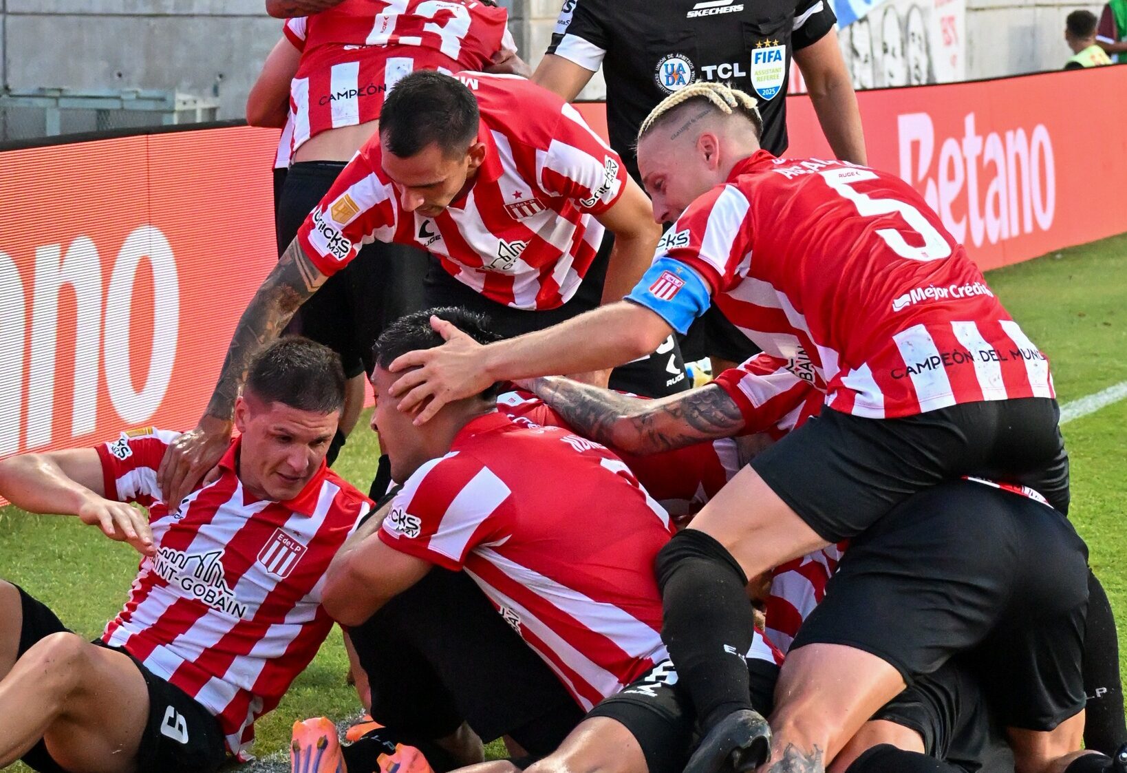 TROFEO DE CAMPEONES: EL PINCHA LO DIO VUELTA, Y GRITÓ CAMPEÓN