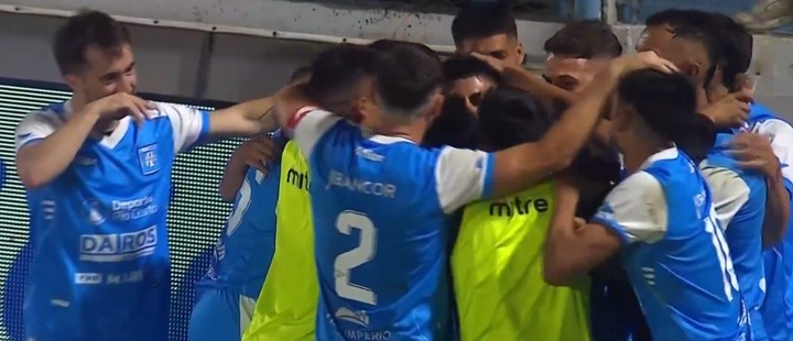 ESTUDIANTES DE RÍO CUARTO LOGRÓ EN MADRYN, EL SEGUNDO ASCENSO A PRIMERA DIVISIÓN