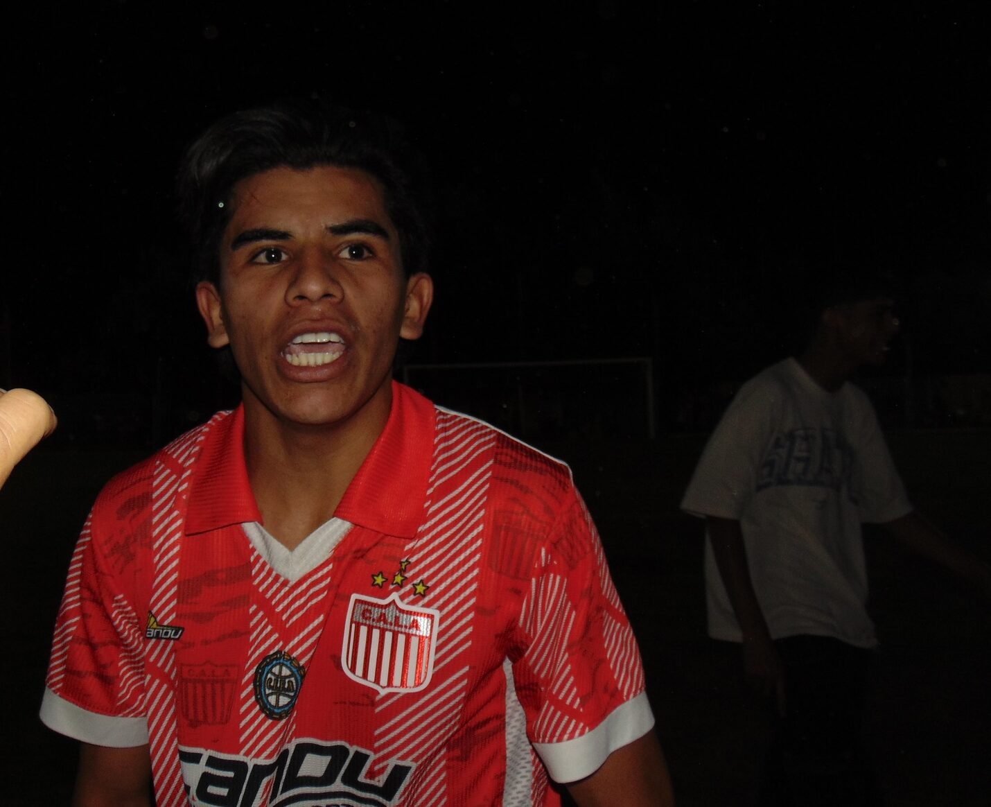 FÚTBOL: DE FAMILIA SARMIENTINA, “YASI” MORÁN, EL GOL DE TÍTULO