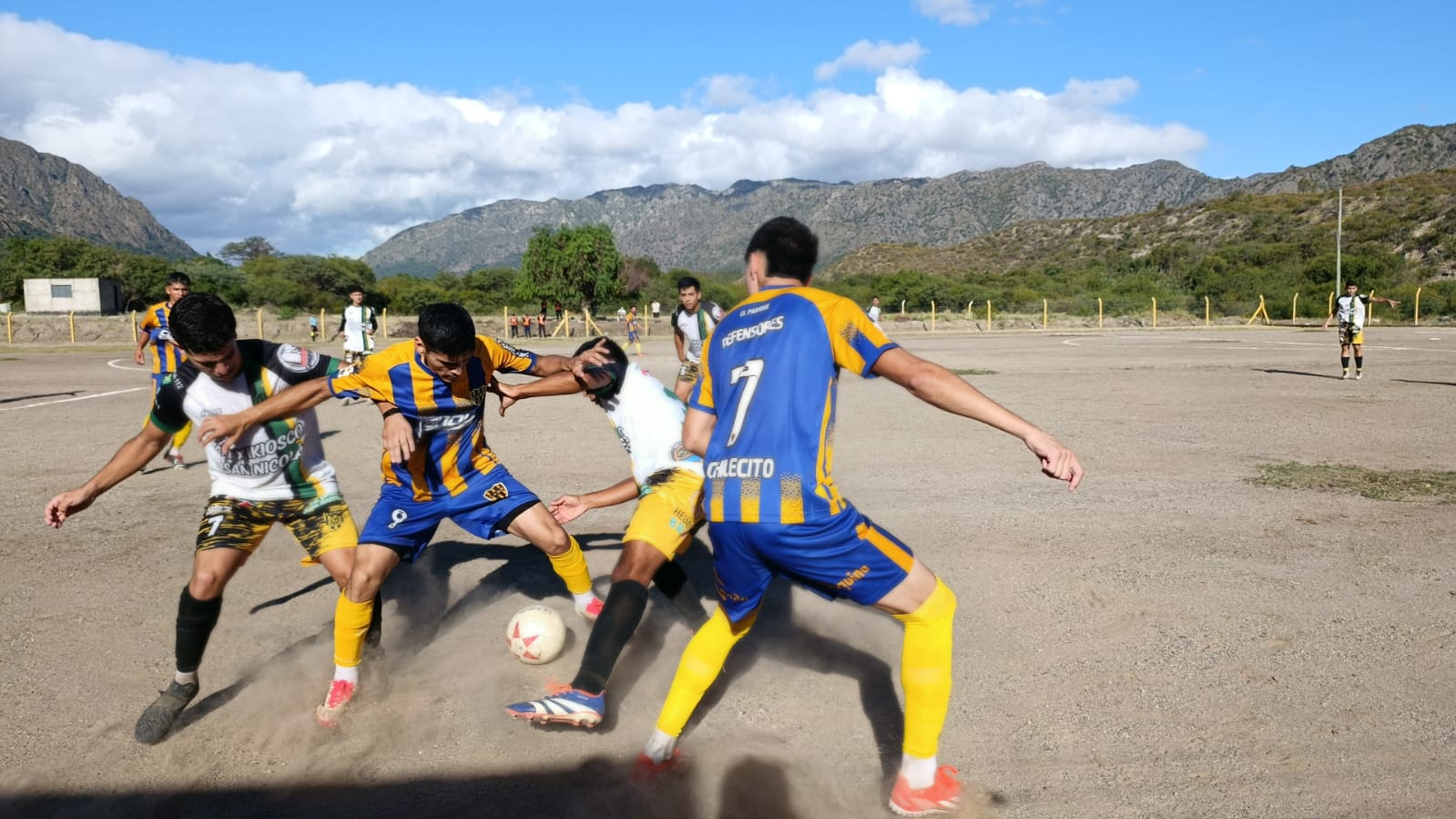FÚTBOL PROVINCIAL: POR LA ZONA “D”, DEFENSORES PERDIÓ EL INVICTO EN MALANZÁN