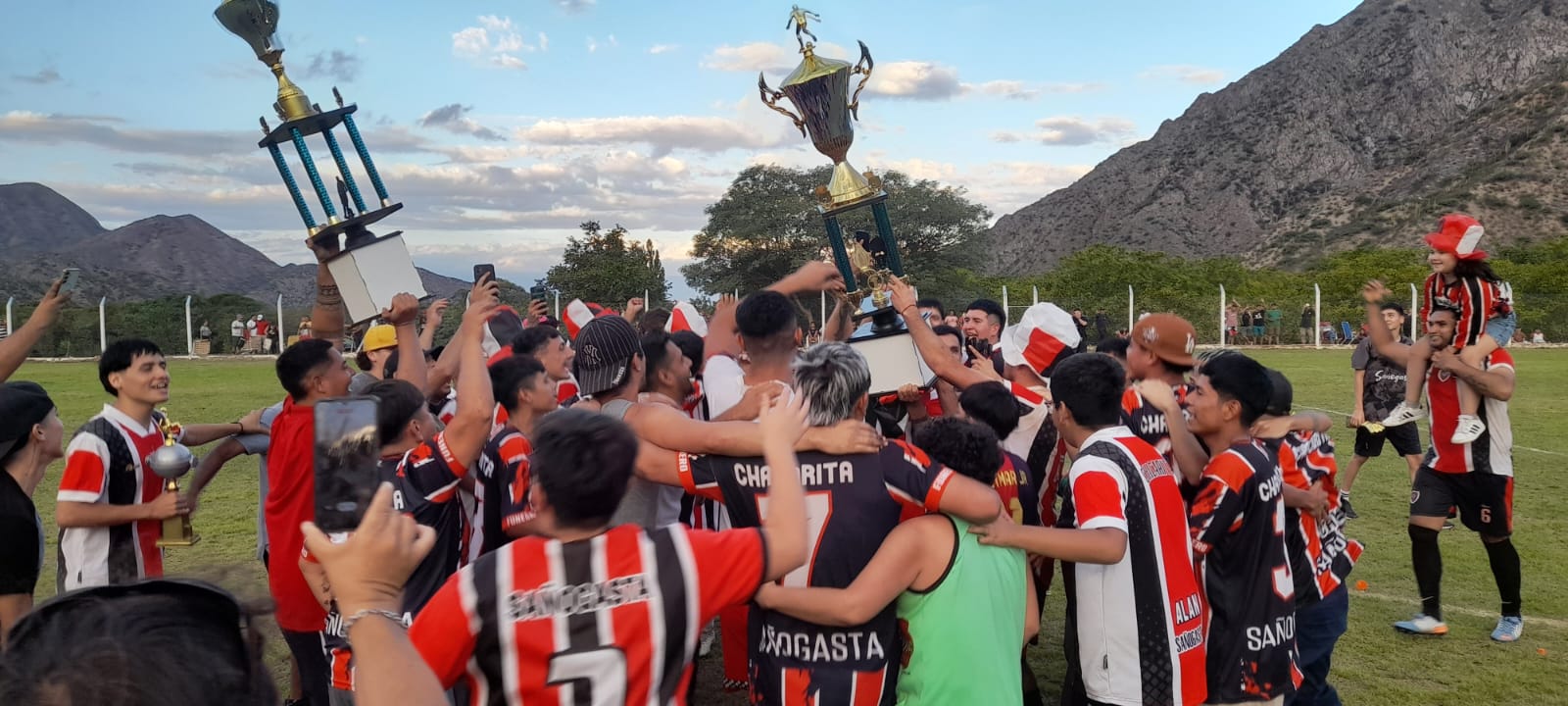 FÚTBOL DE SAÑOGASTA:  EN LOS PENALES, CHACARITA JUNIORS GRITÓ CAMPEÓN !  