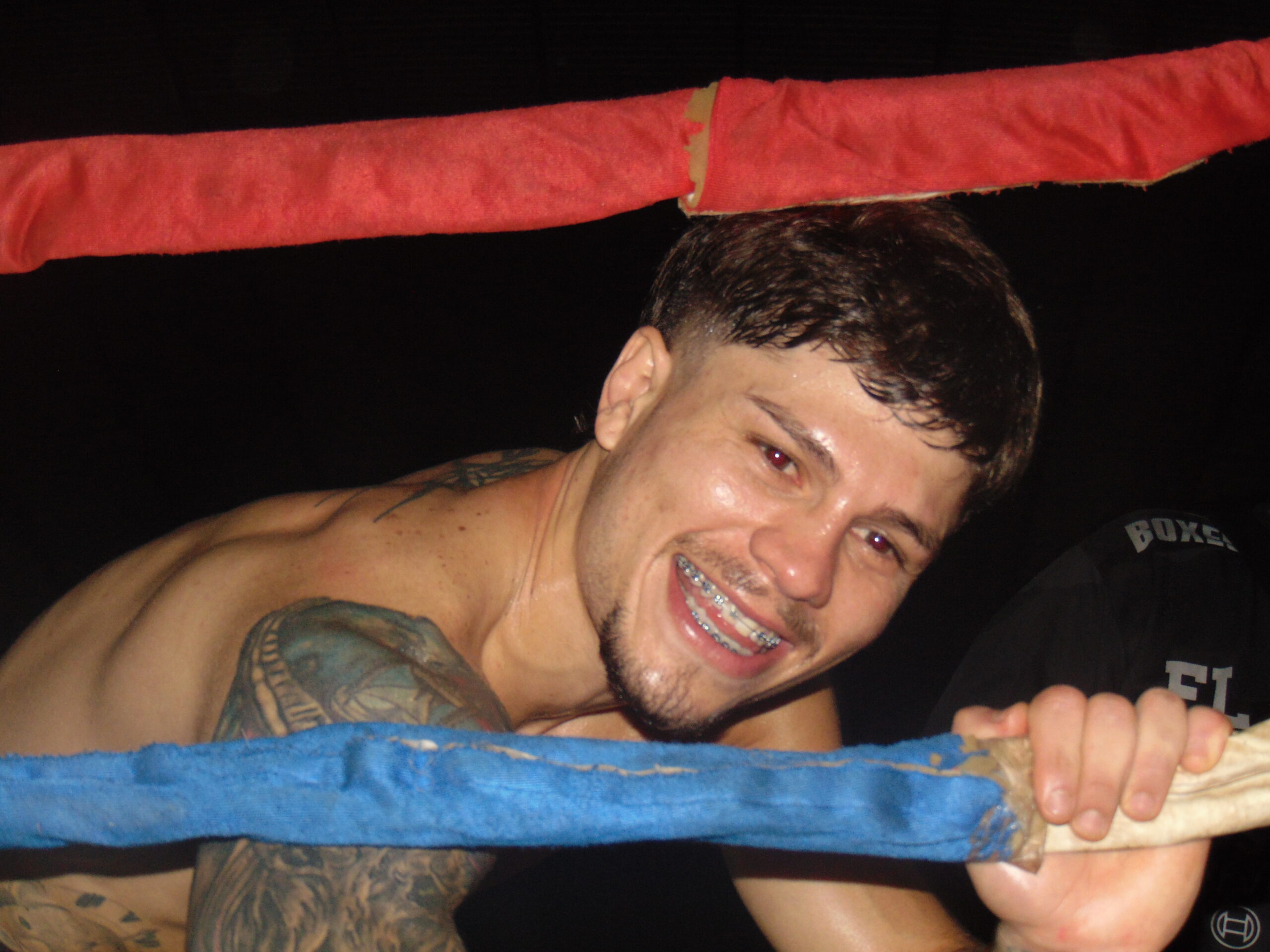 EN EL PRIMER ROUND, FULMINANTE NOCAUT DEL “BEBÉ” POZO ANTE SU GENTE