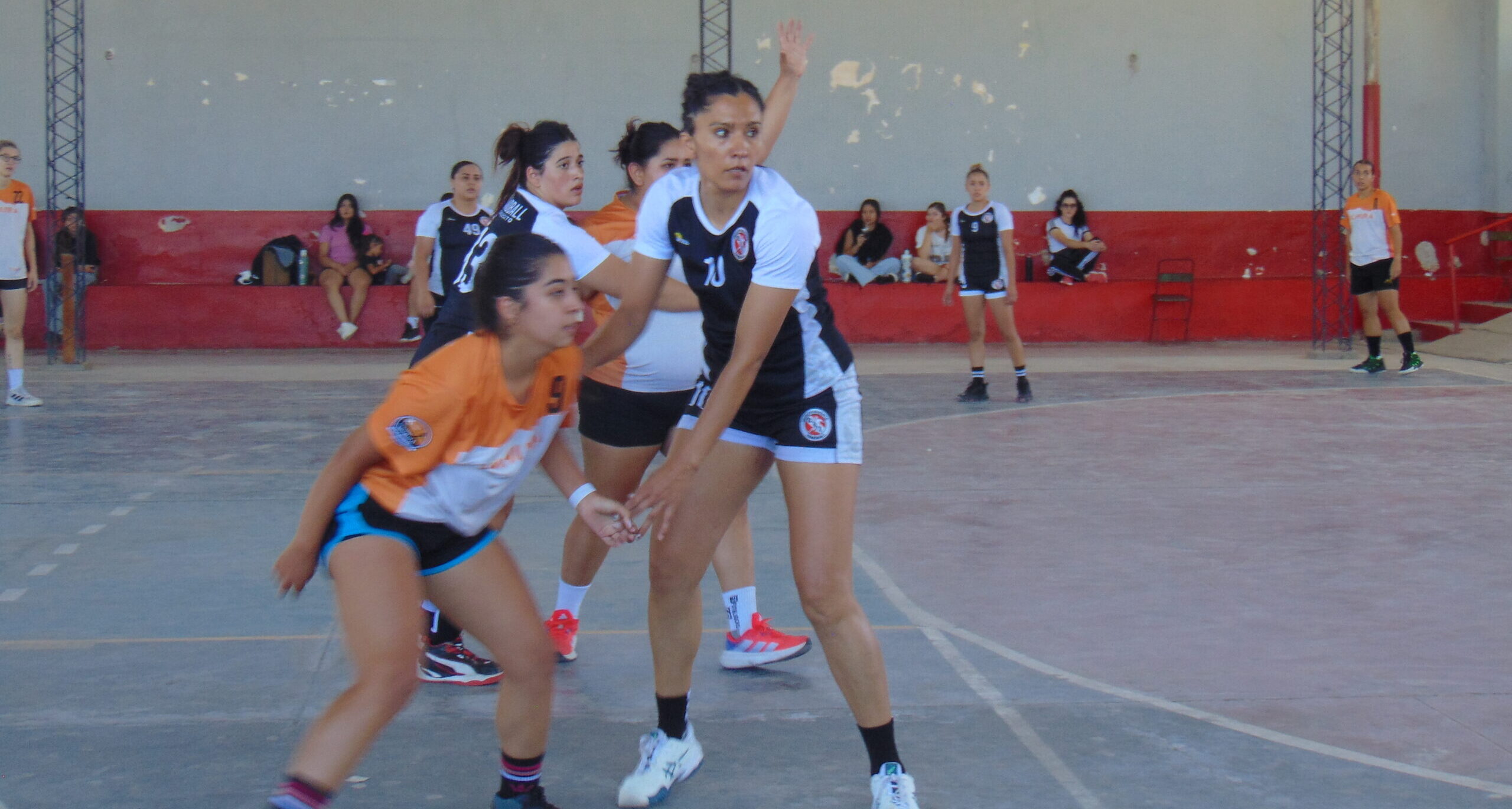 HANDBALL: EL ROJO EN VARONES, INDEPENDIENTE Y EL ISFD DE FAMATINA EN DAMAS, LOS GANADORES DE “LA PRIMERA” DE LIGA CHILECITEÑA