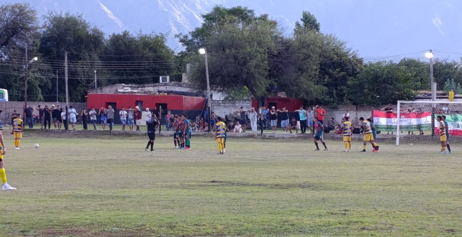 FÚTBOL PROVINCIAL: POR INCIDENTES, SUSPENDIDO ALTO VALLE CON DEFENSORES  