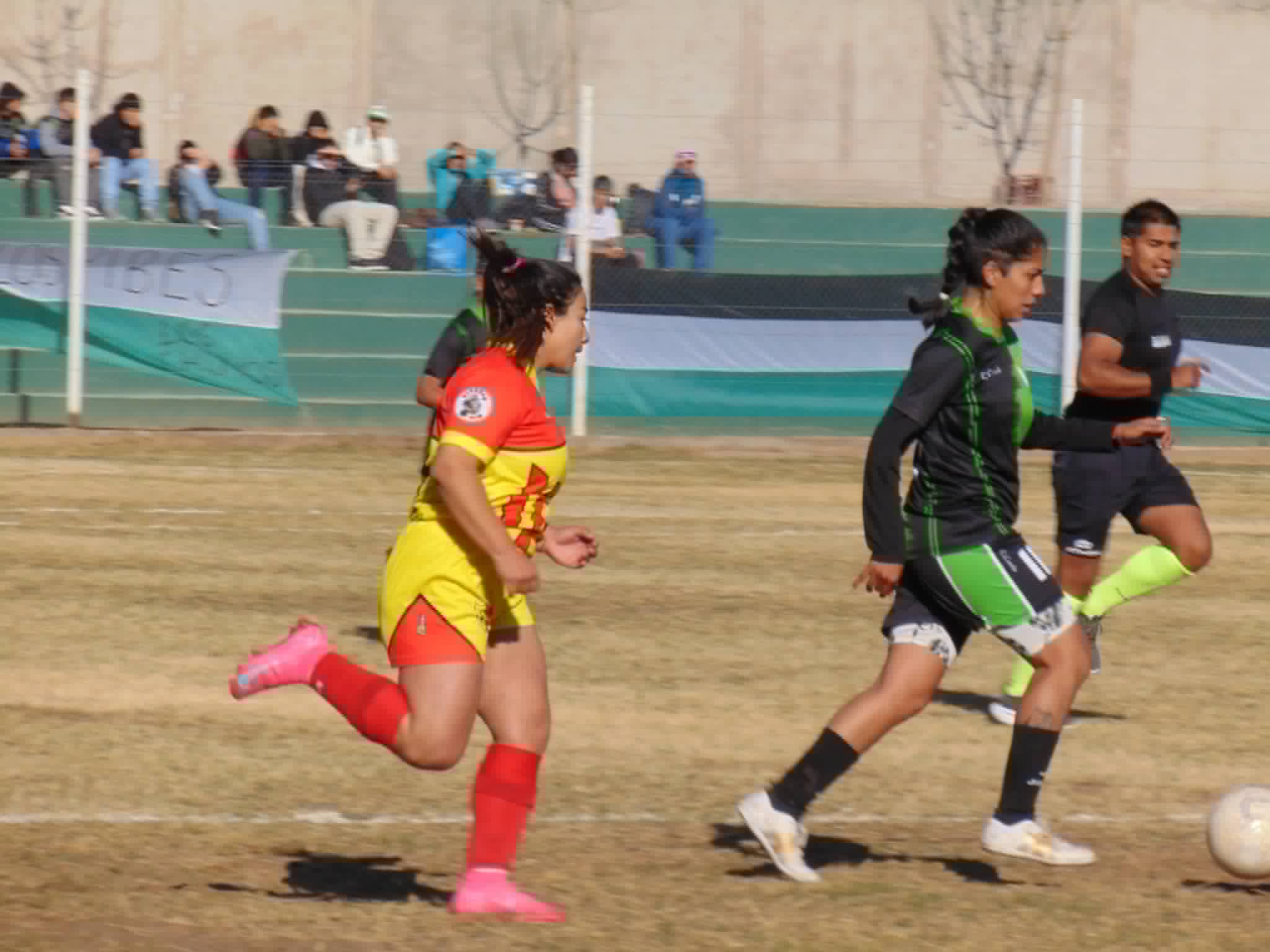 FÚTBOL: POR EL POCO INTERÉS A LOS ENTRENAMIENTOS, LOS DIRIGENTES PODRÍAN “SUSPENDER” EL FEMENINO DE LA LIGA