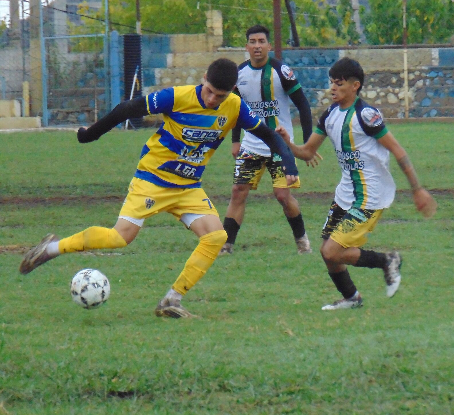FÚTBOL PROVINCIAL: DEFE QUIERE JUGAREL JUEVES, EL ROJO DE GUANDACOL PRETENDE HACERLO EL MIÉRCOLES