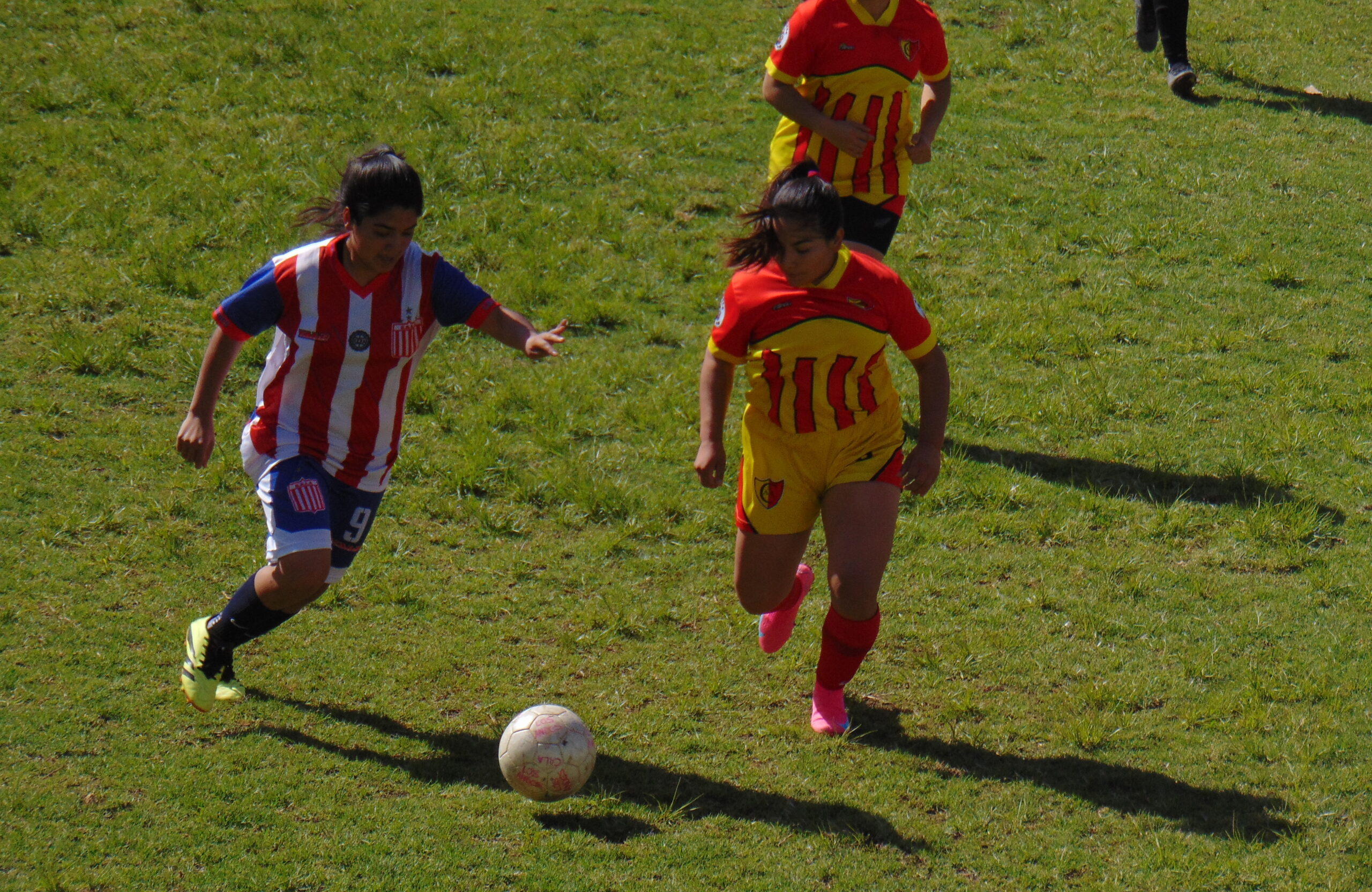 FÚTBOL: POR EL POCO INTERÉS A LOS ENTRENAMIENTOS, LOS DIRIGENTES PODRÍAN “SUSPENDER” EL FEMENINO DE LA LIGA