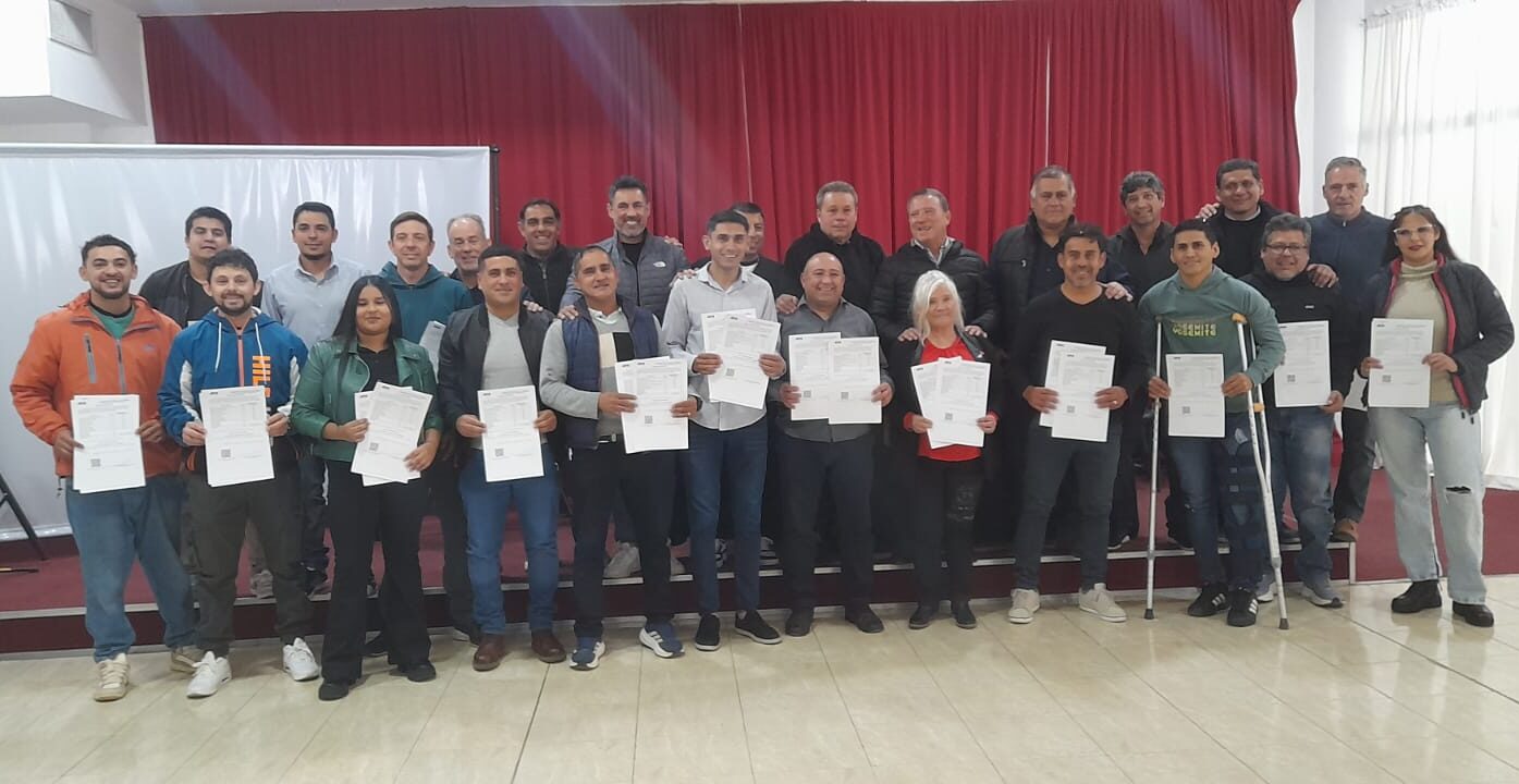 LA ESCUELA DE TÉCNICOS DE FÚTBOL DE CHILECITO ENTREGÓ LICENCIAS A 18 ENTRENADORES