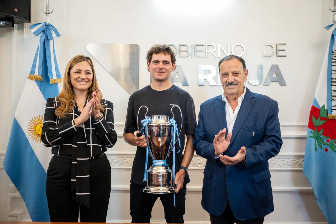 EL GOBERNADOR QUINTELA RECIBIÓ AL CAMPEÓN AGUSTÍN DURÁN