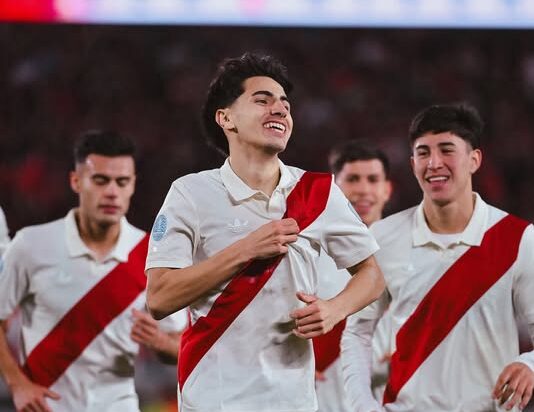 RIVER GOLEÓ 3-0 A BLOOMING, Y CLASIFICÓ PRIMERO A LOS OCTAVOS DE FINAL DE LA SUDAMERICANA