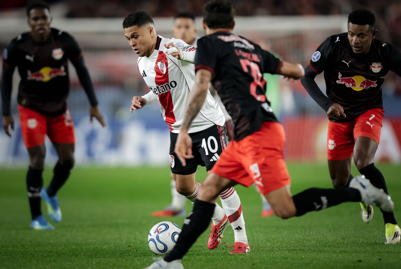 AGÓNICO EMPATE DE RIVER EN COPA SUDAMERICANAANTE BRAGANTINO