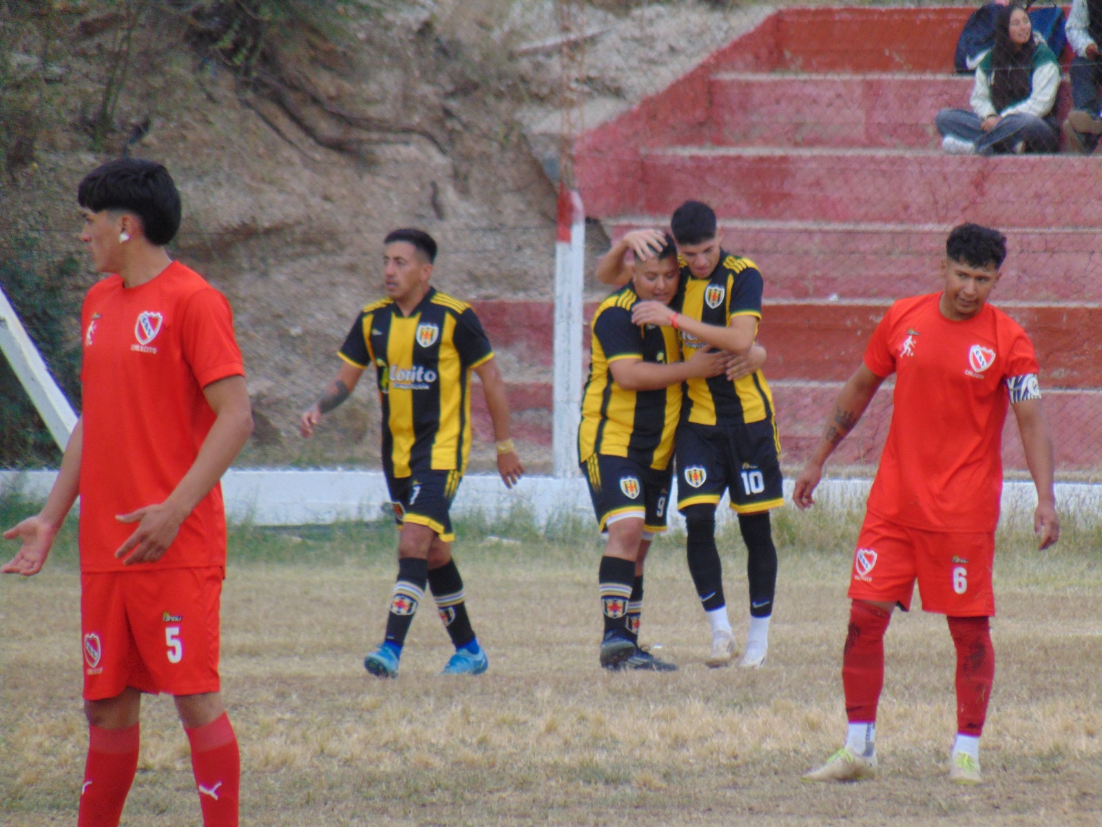 FÚTBOL LIGA – 3º FECHA: PRIMER TRIUNFO DE ESTRELLA, LO SUFRIÓ EL ROJO