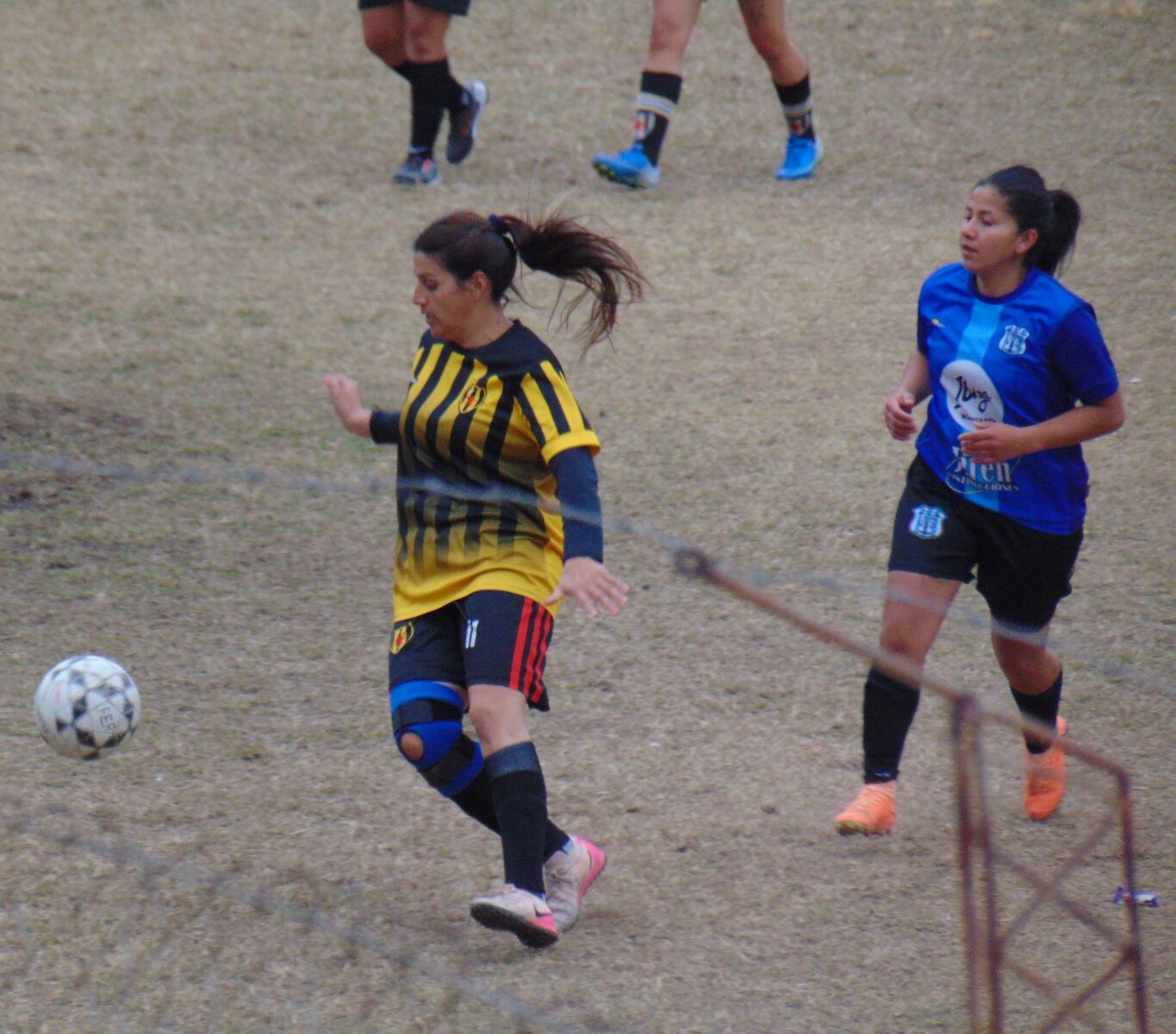 FÚTBOL FEMENINO: NEWELL´S Y LOS CHUYOS, GANAN Y SE CORTAN EN LA CIMA