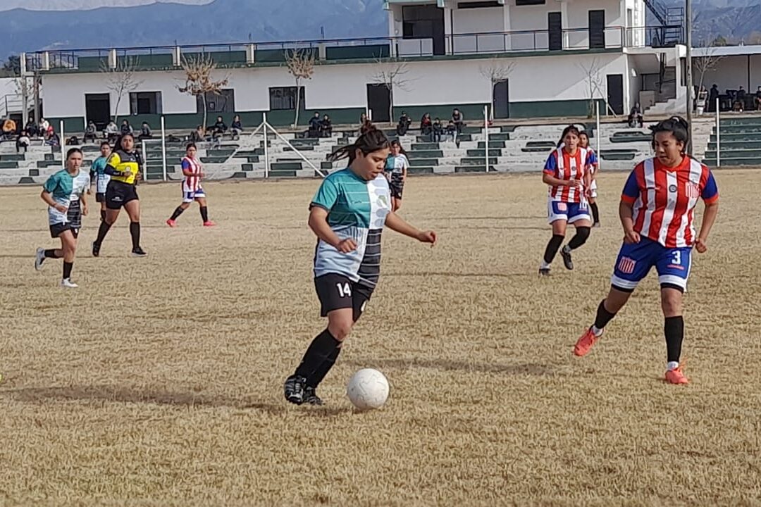 FÚTBOL FEMENINO: JOAQUÍN Y NEWELL´S FUE EMPATE, Y VICTORIA DE LOS CHUYOS