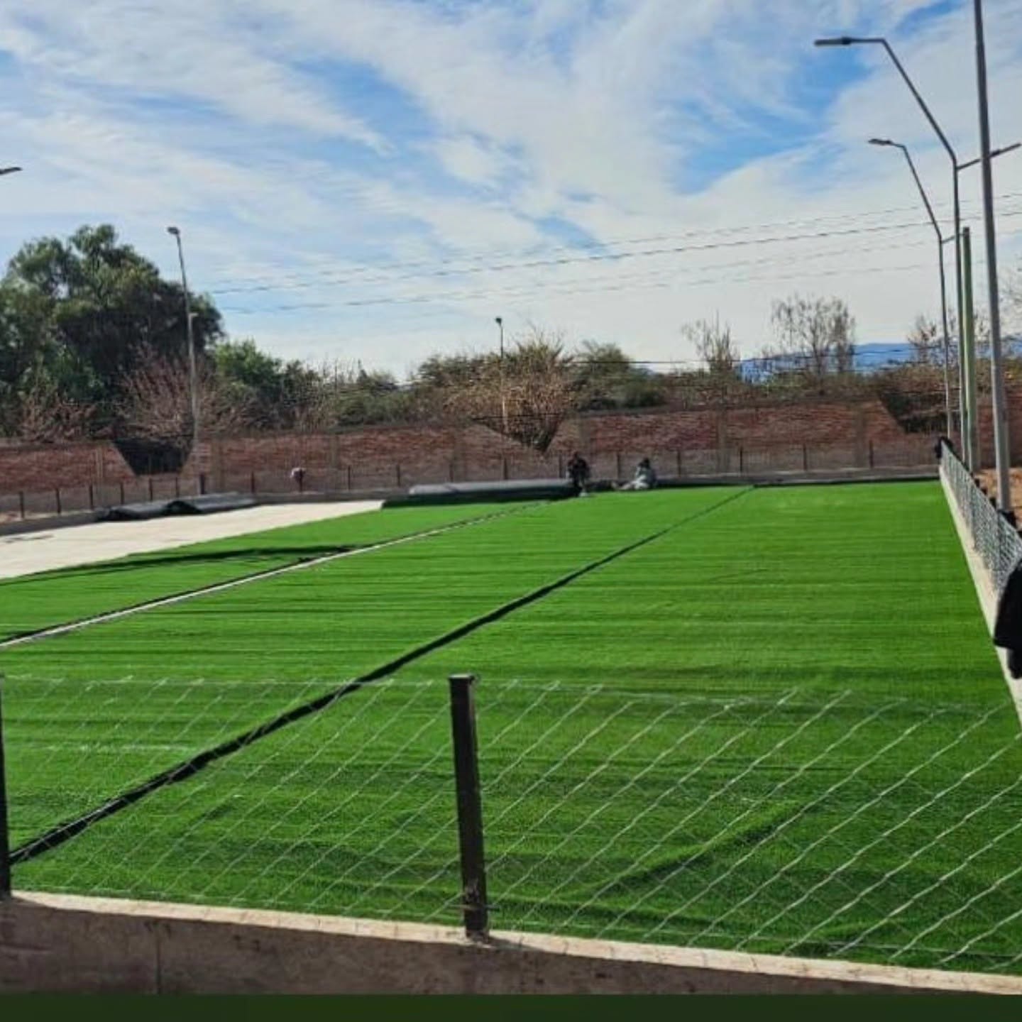 LLEGÓ EL CÉSPED SINTÉTICO  AL POLIDEPORTIVO MUNICIPAL  DE VICHIGASTA