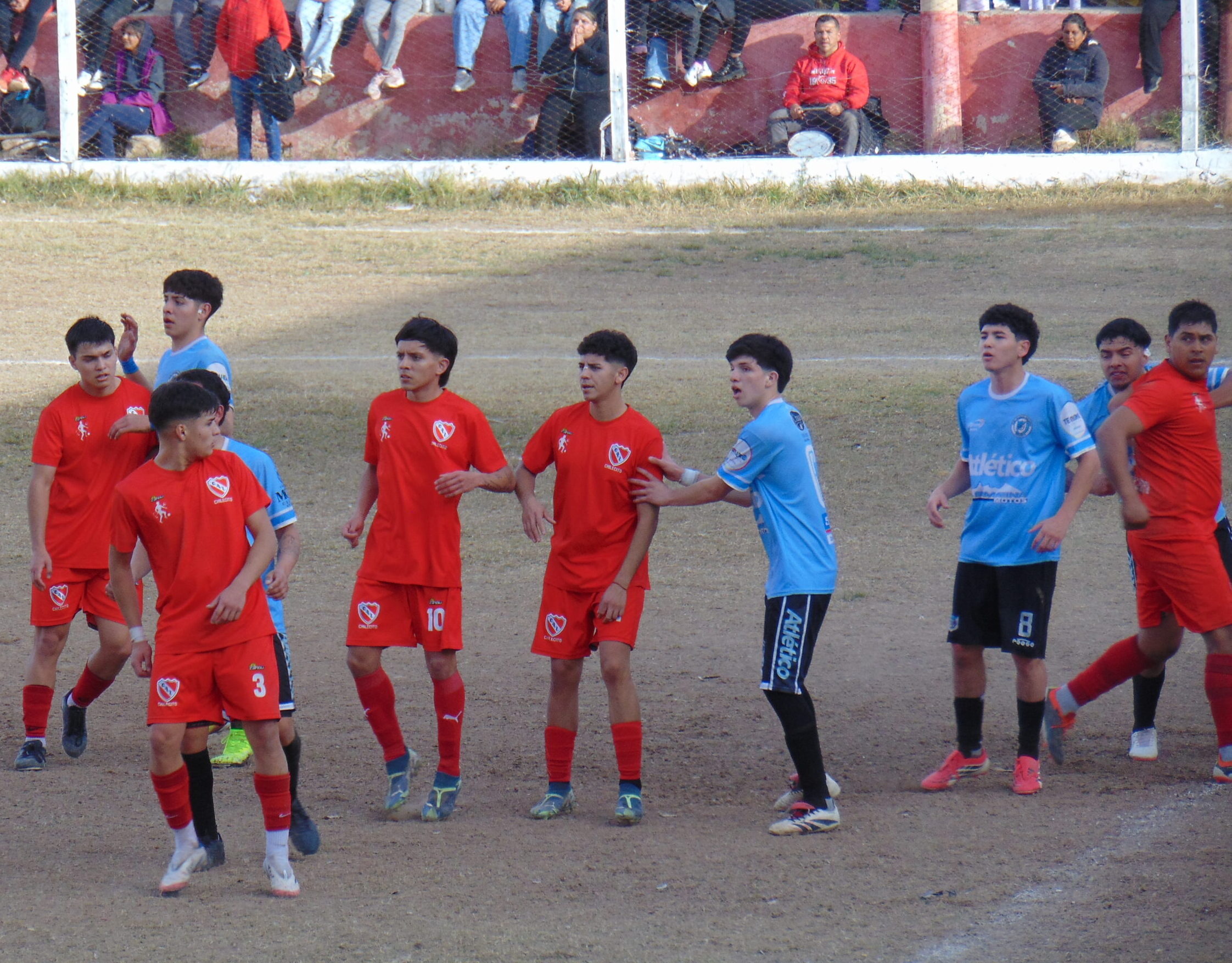FÚTBOL LIGA – 6º FECHA: EL ROJO CORTÓ LA RACHA, Y SE LLEVÓ EL SUPERCLÁSICO