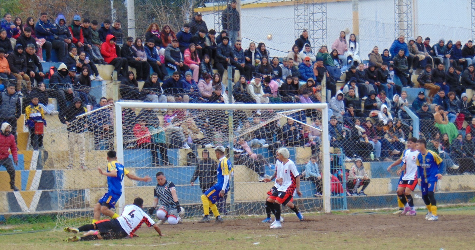 FÚTBOL LIGA: DEFE NO LO AGUANTÓ, Y NEWEL´S  SE LO EMPATÓ 