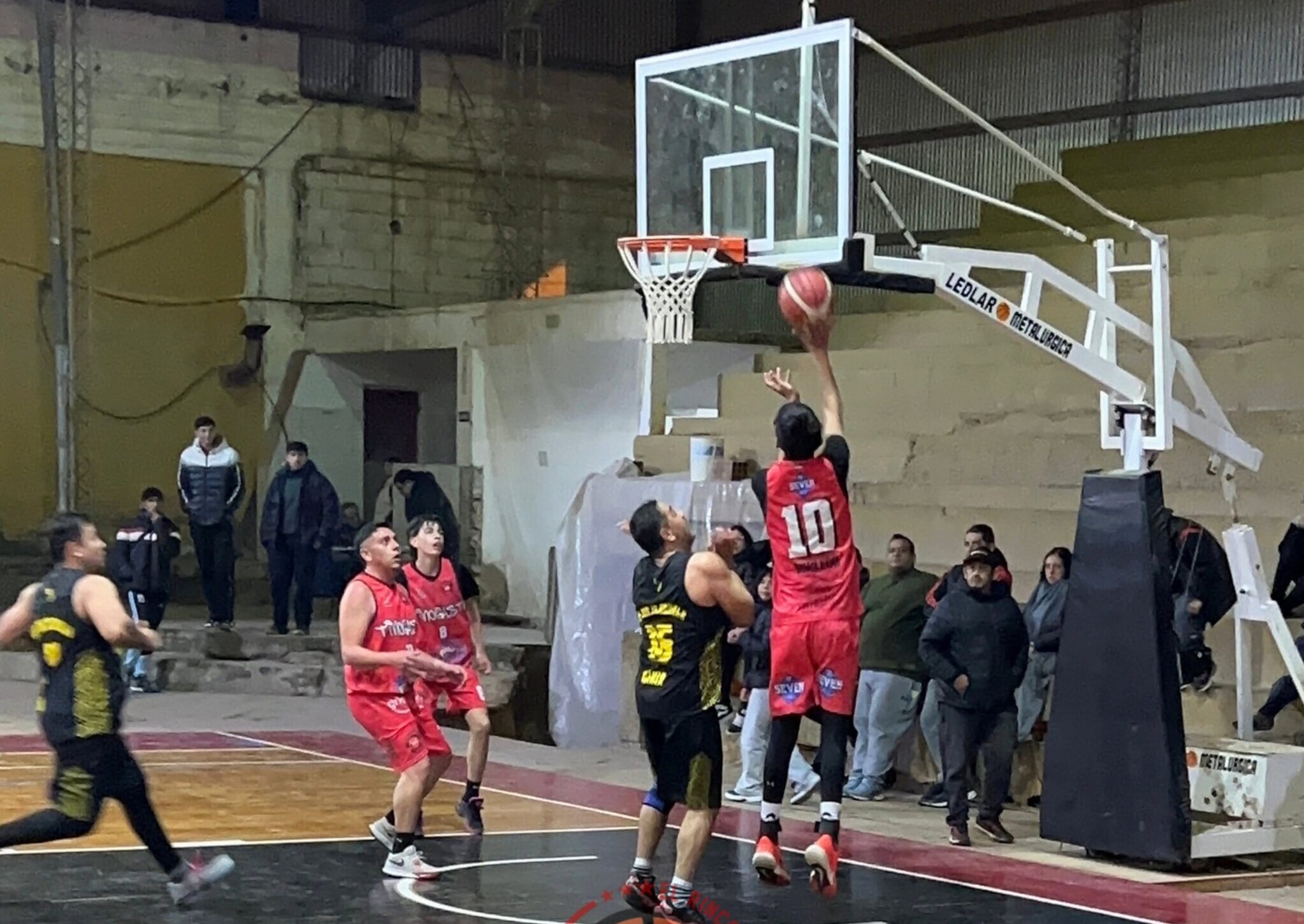 BÁSQUET CHILECITEÑO: NUEVOS TRIUNFOS DE NEWELL´S Y LA VIEJA ESCUELA