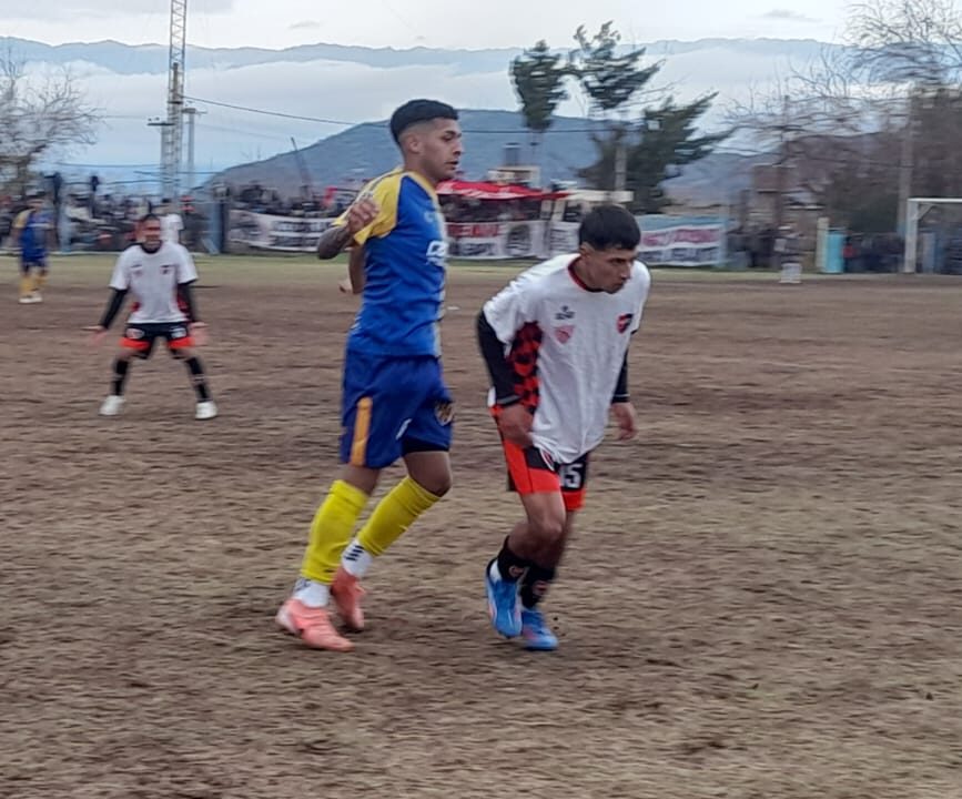 FÚTBOL – LIGA CHILECITEÑA: EL CLÁSICO NEWELL´S – DEFENSORES ABRE LA FECHA 12