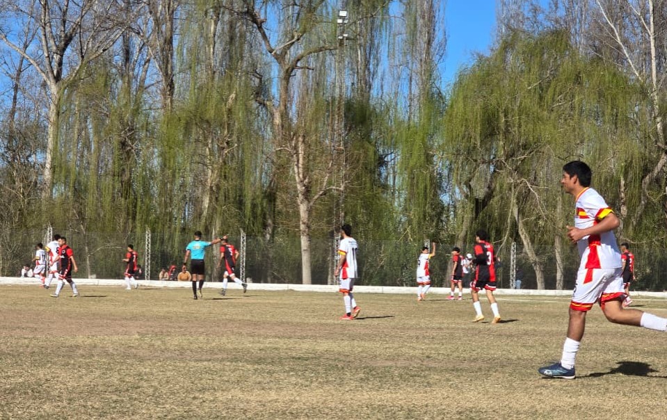 FÚTBOL  LIGA – 13º FECHA: OTRO TRIUNFO DEL ROJINEGRO DE SAÑOGASTA QUE SUMA Y SUBE