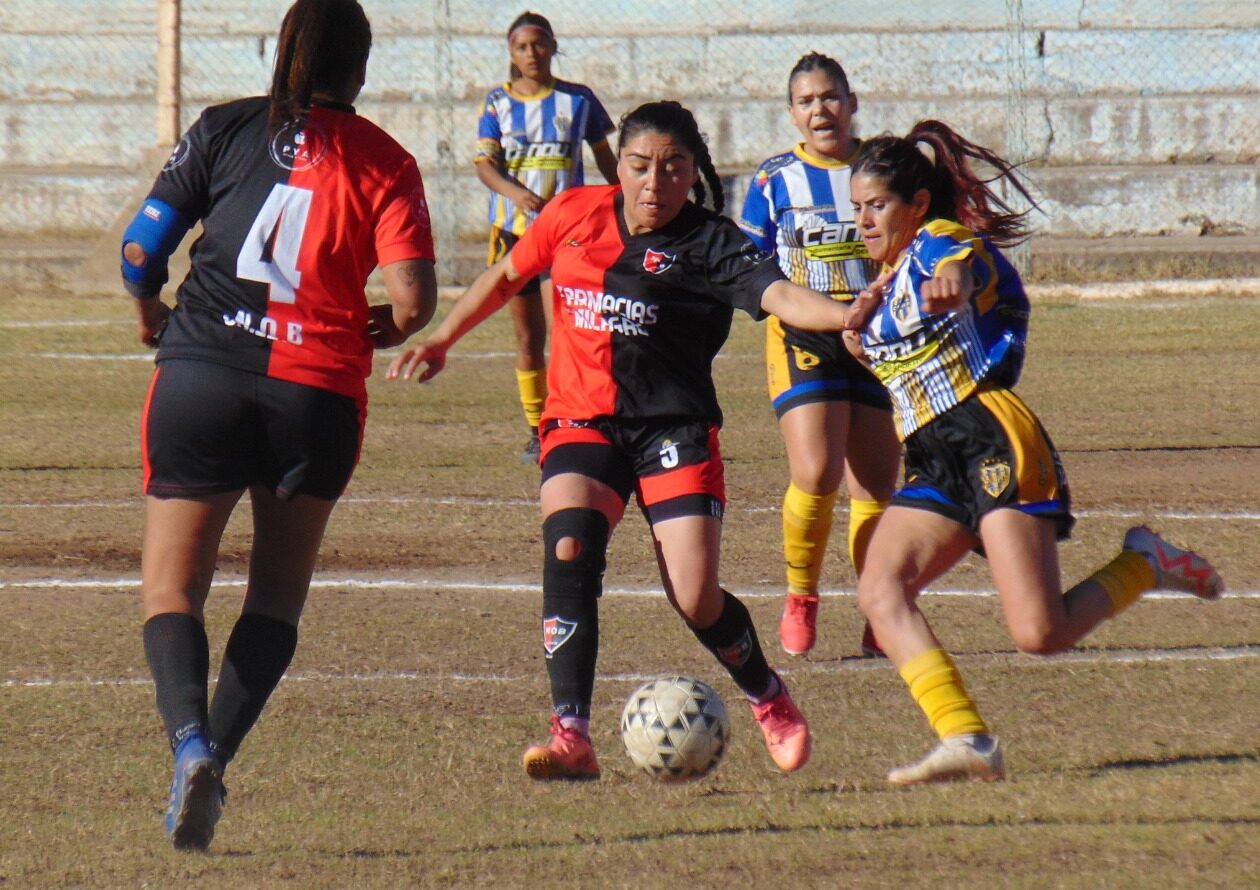 FÚTBOL FEMENINO: BATACAZOS DE DEFE Y EL SANTO DE VICHIGASTA