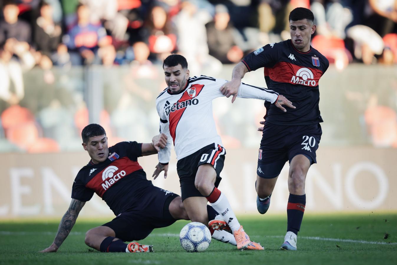 LA CRISIS DE RIVER,  OTRA DERROTA, ESTA VEZ ANTE TIGRE