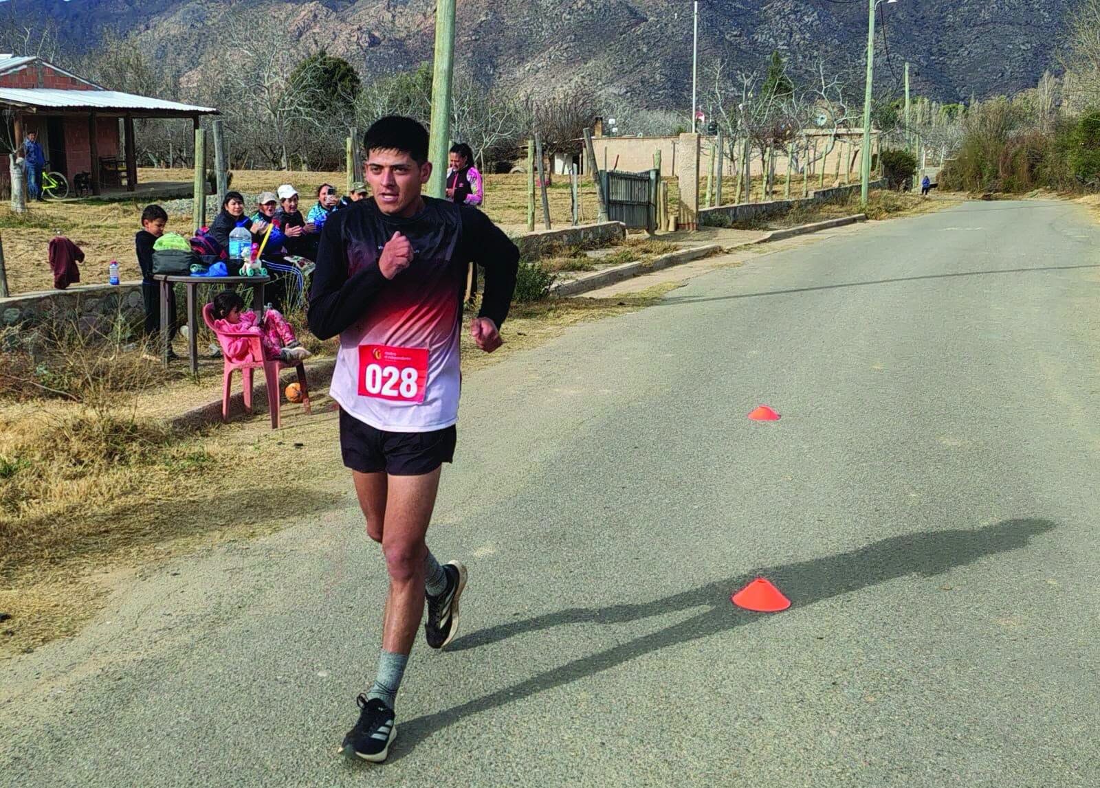 ATLETISMO: SANTIAGO FLORES, CAMPEÓN PROVINCIAL DE MARCHA EN FAMATINA
