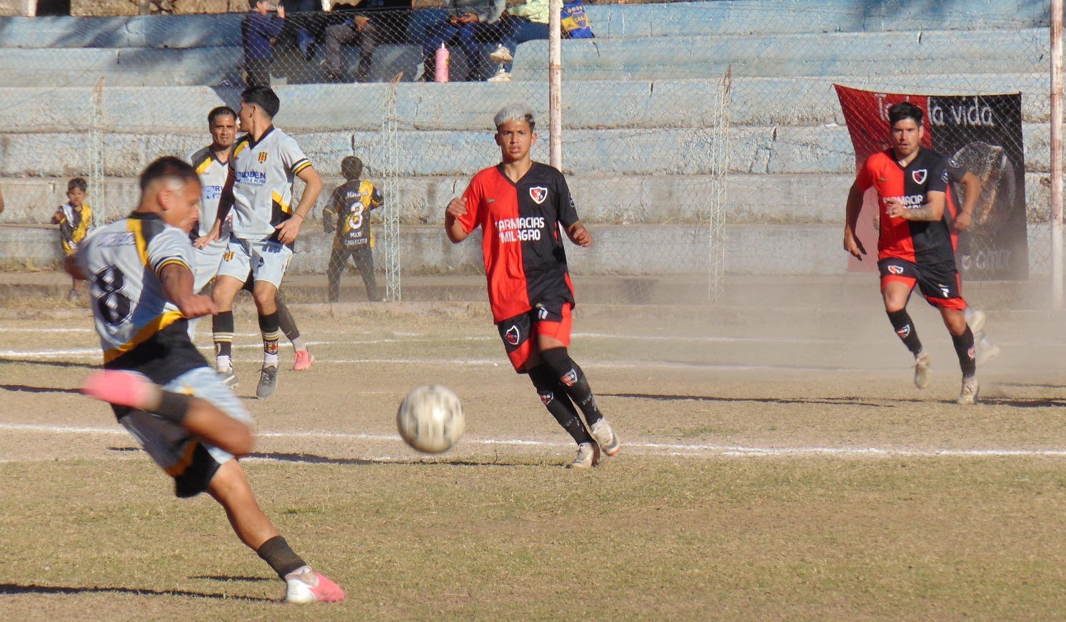 FÚTBOL  LIGA – 15º FECHA: ESTRELLA APROVECHÓ LOS ERRORES, Y SE LO DIO VUELTA A NEWELL´S