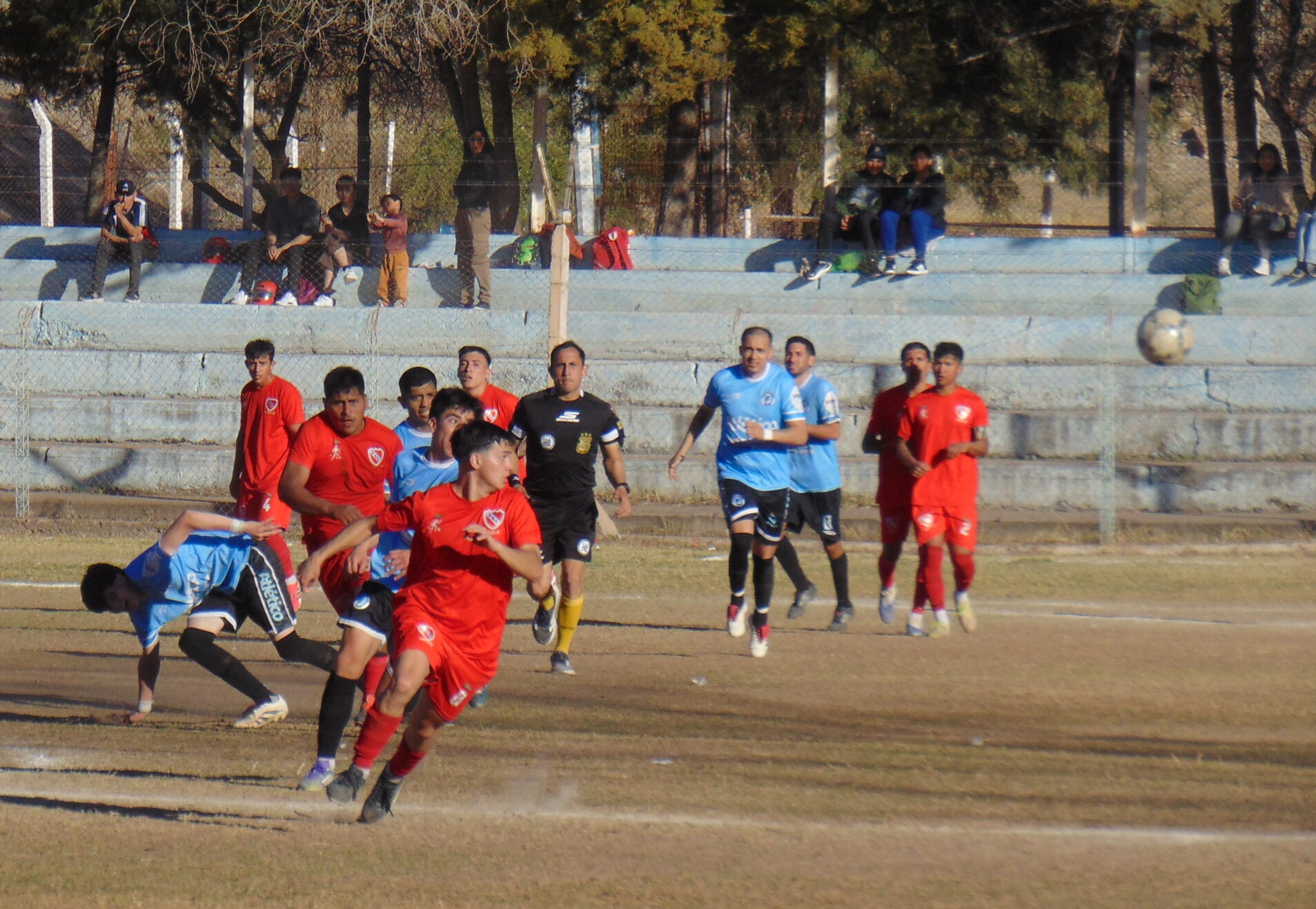 FÚTBOL – 13º FECHA: AGÓNICO EMPATE DEL ROJO EN EL “SUPERCLÁSICO”” ANTE ATLÉTICO