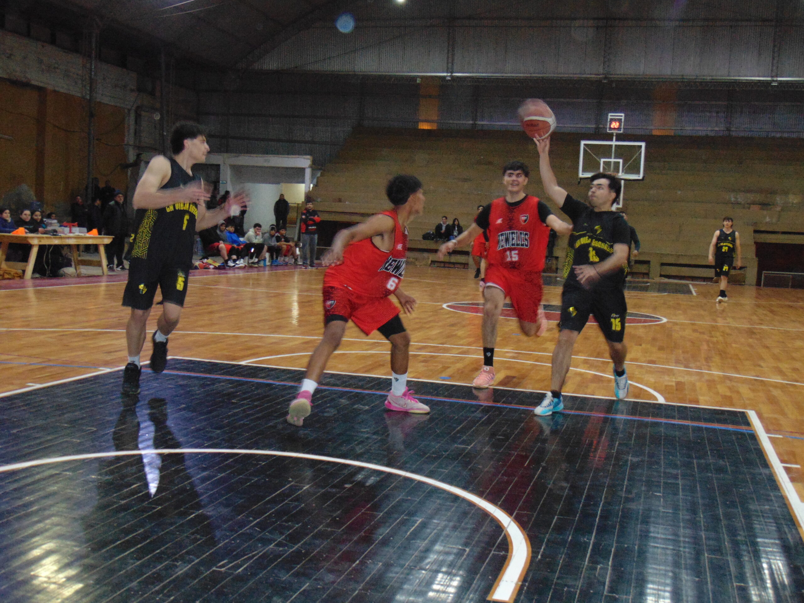 BÁSQUET CHILECITEÑO: LA VIEJA ESCUELA DEJÓ SIN INVICTO A NEWELL´S
