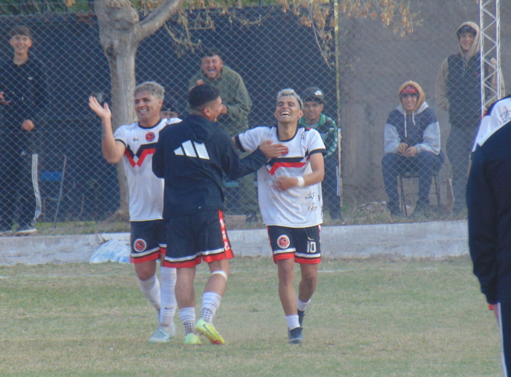 FÚTBOL LIGA – 16° FECHA: ENTRE LOS NEWELL´S, GANÓ EL SAÑOGASTEÑO,  Y ASEGURÓ LUGAR EN LIGUILLA