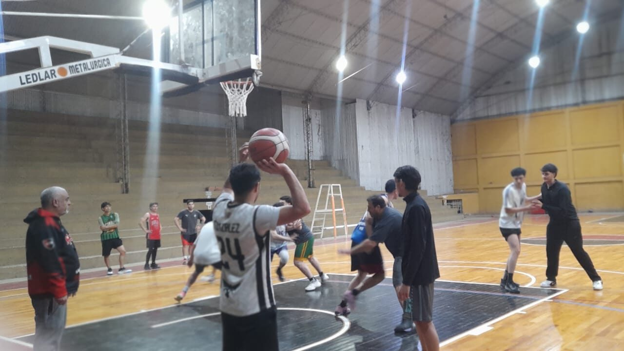 BÁSQUET: EN CASA,  NEWELL´S DEBUTA EN EL PROVINCIAL