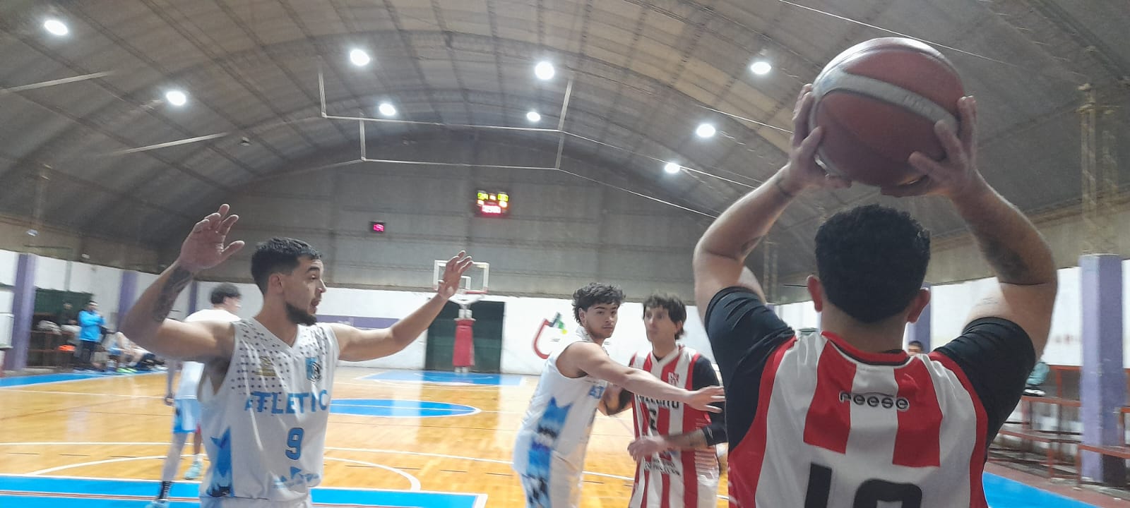 BÁSQUET CHILECITEÑO: TRIUNFOS DE LA VIEJA ESCUELA Y ATLÉTICO