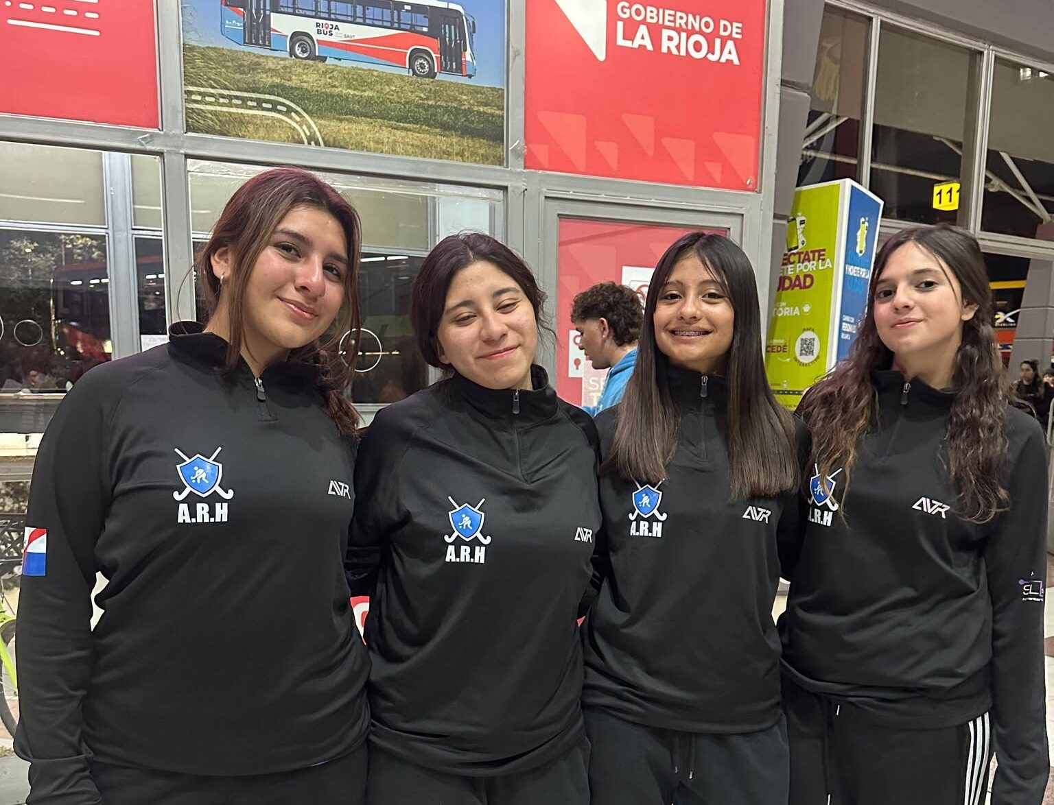 NACIONAL DE HOCKEY: CHILECITEÑAS VIAJARON CON LA SELECCIÓN RIOJANA A CHACO