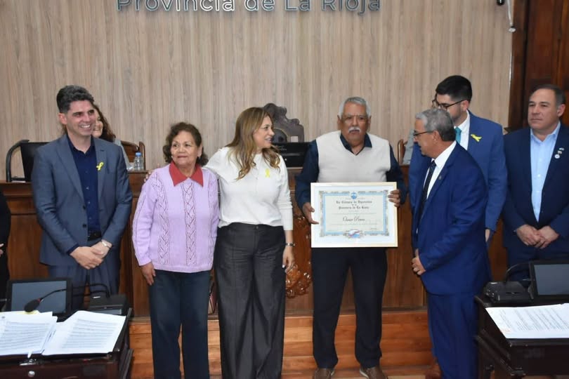 RECONOCIMIENTO AL PERIODISTA OSCAR “EMOCIÓN” PEREA
